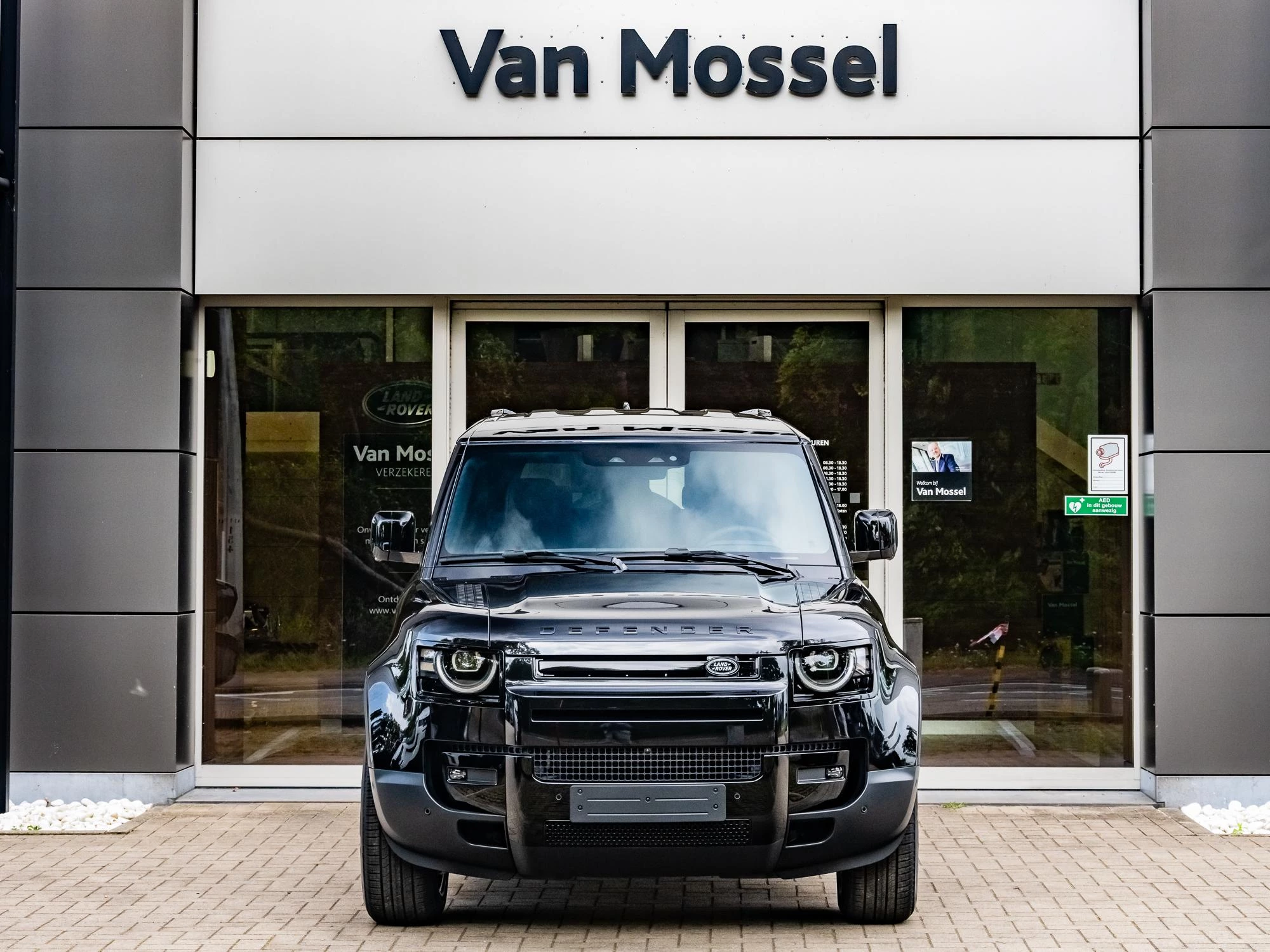 Land Rover Defender 90 D200 S AWD Auto. 26MY