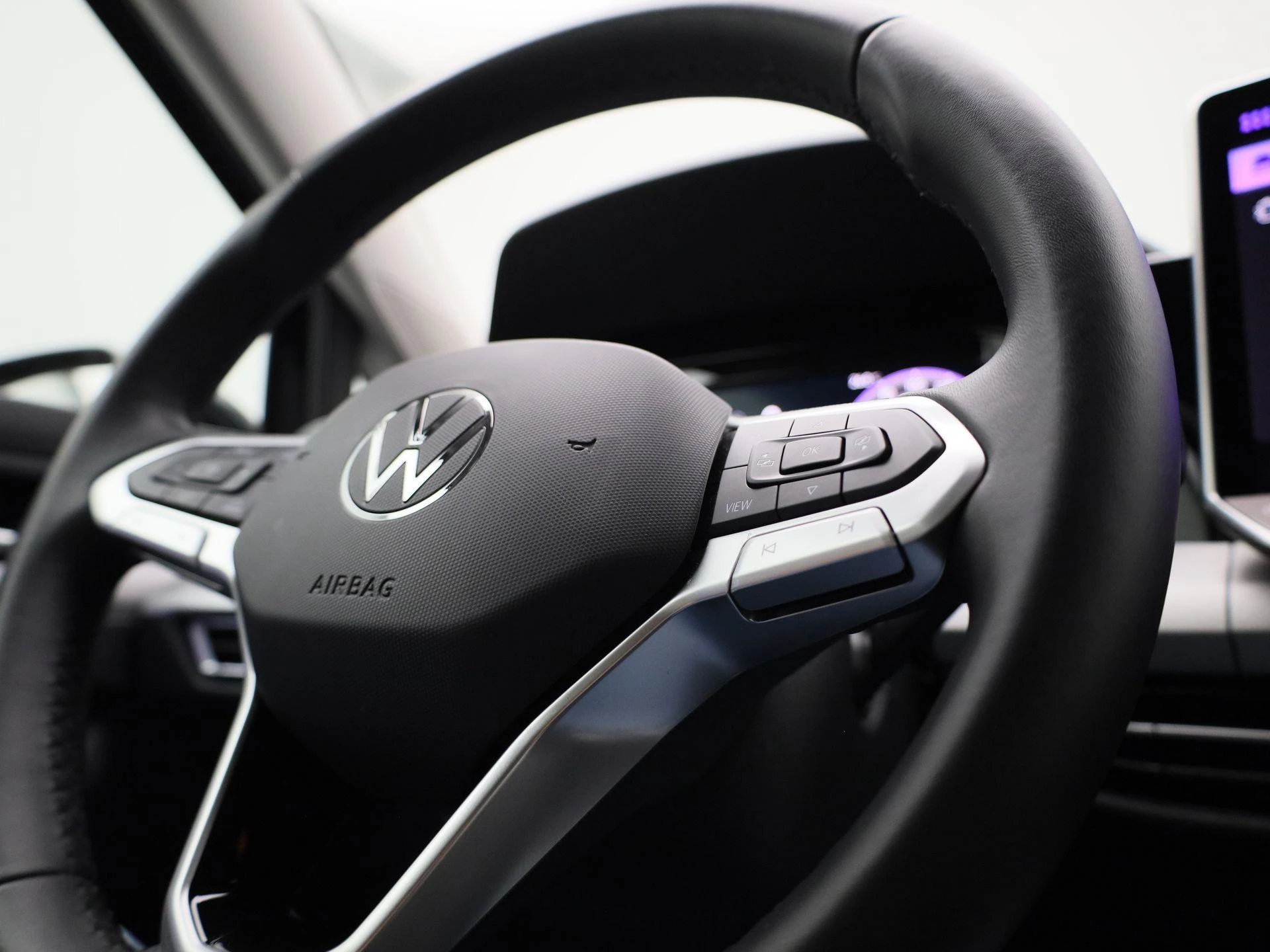 Volkswagen-Golf-image-33