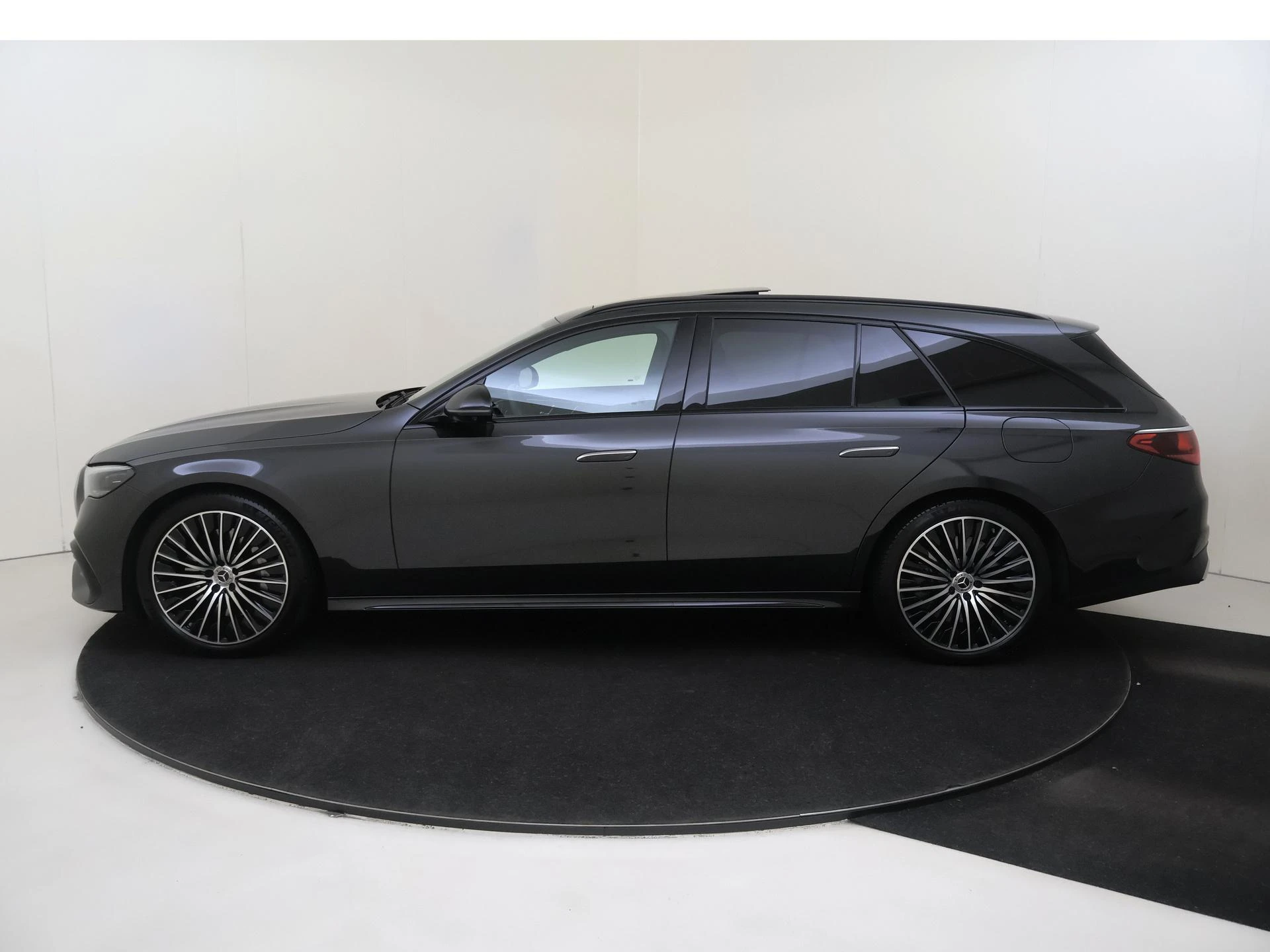Mercedes-Benz-E-Klasse-image-7