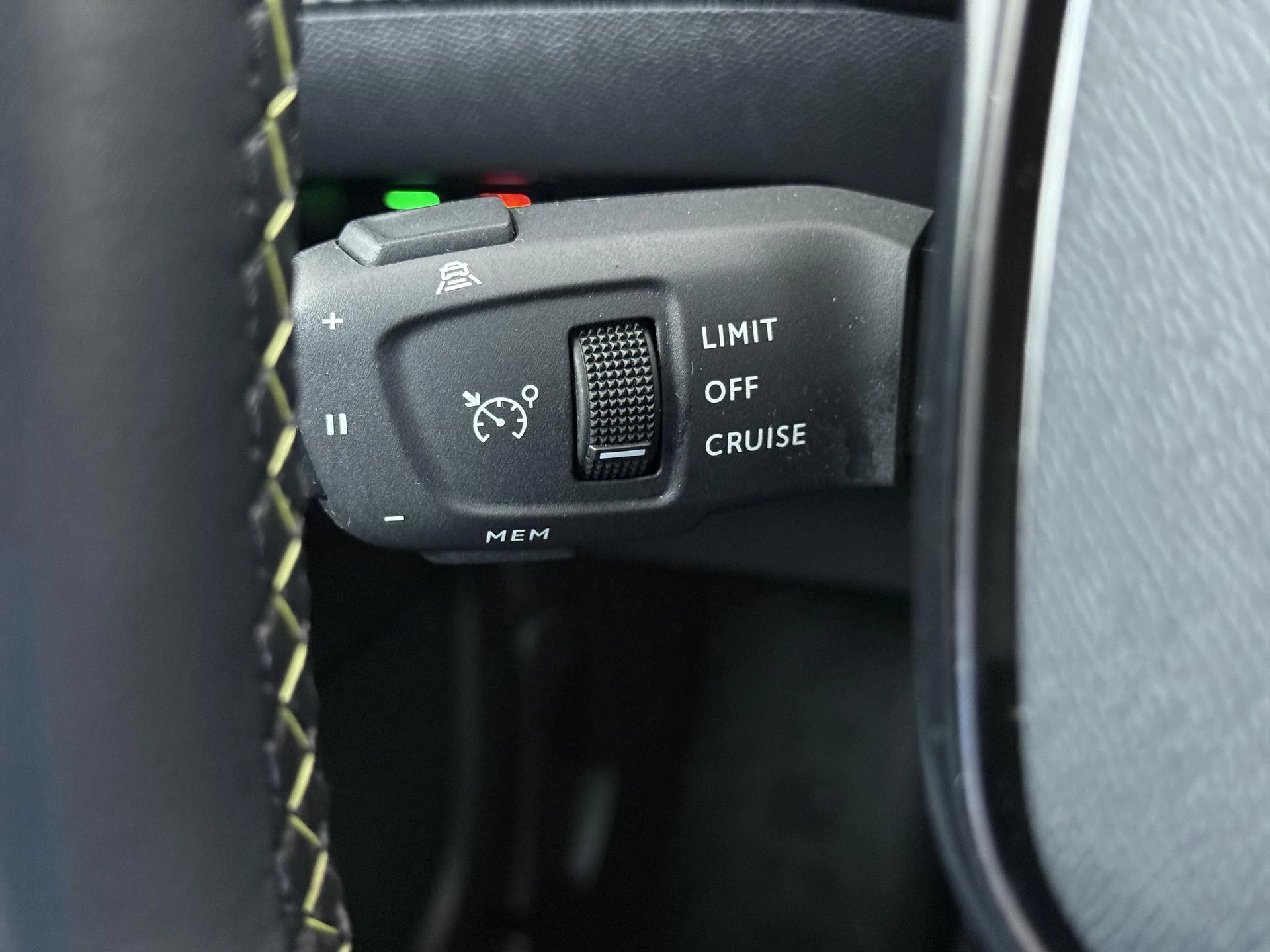 Peugeot-e-2008-image-23