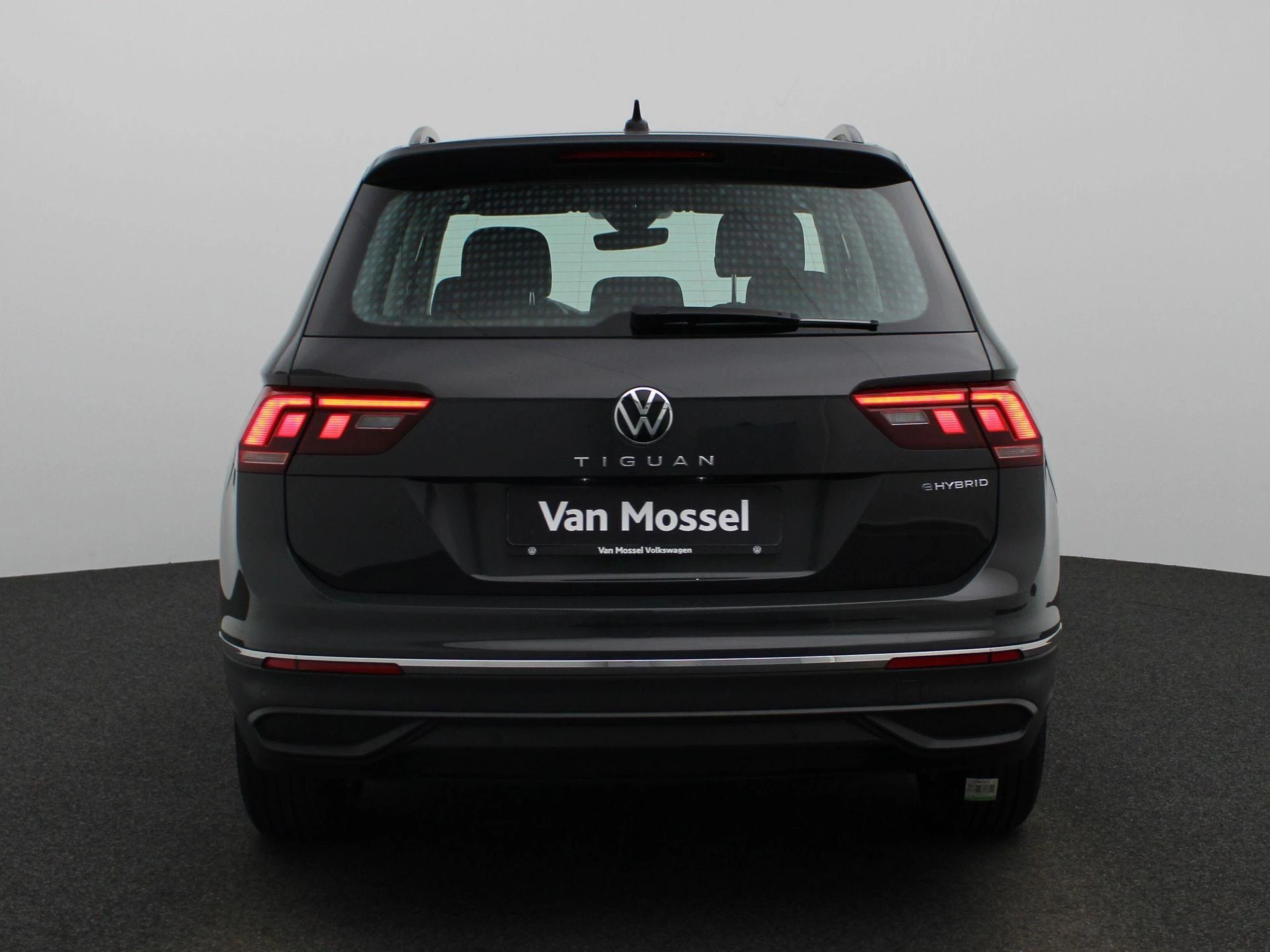 Volkswagen-Tiguan-image-4