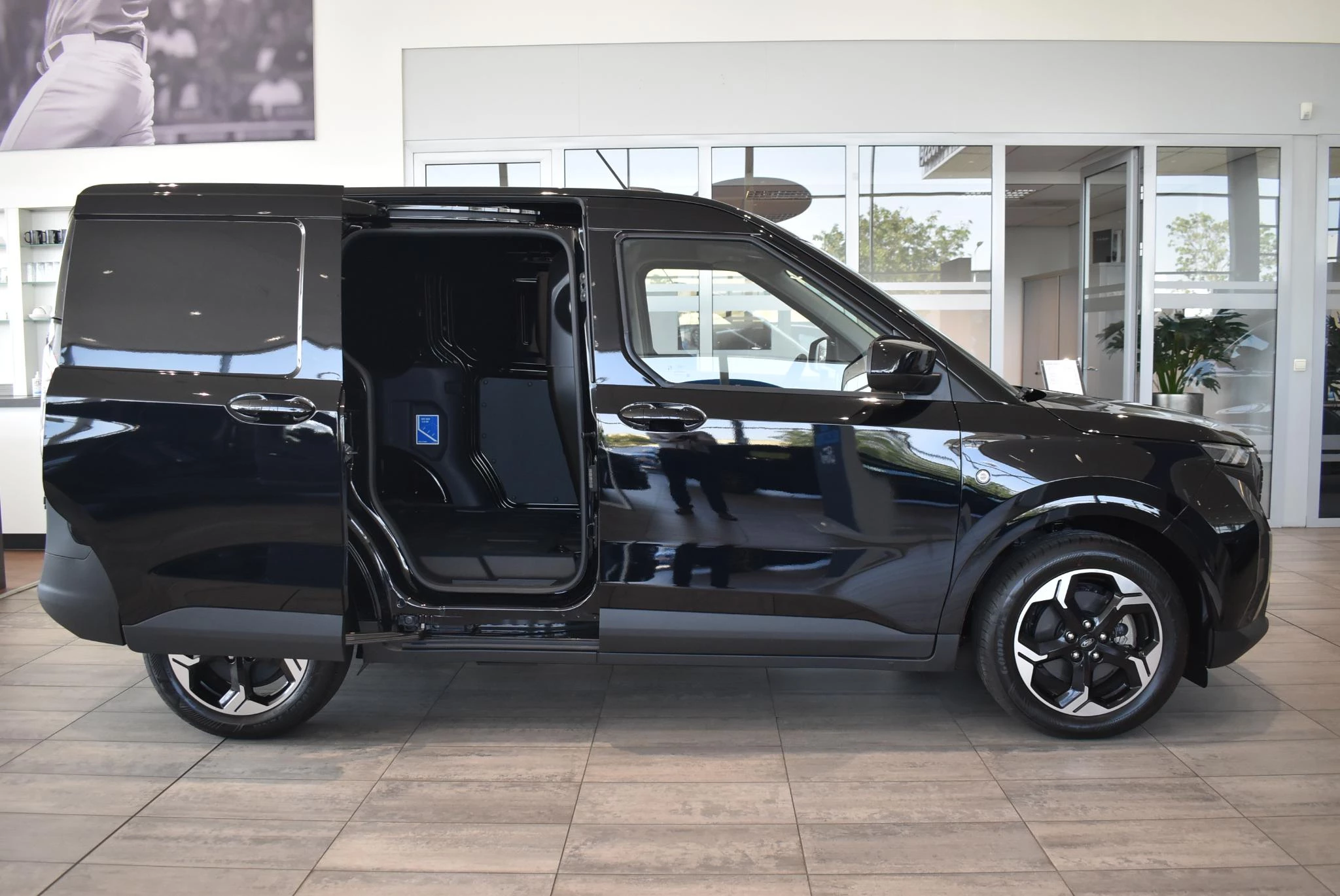 Ford E-Transit Cour. Limited 44 kWh