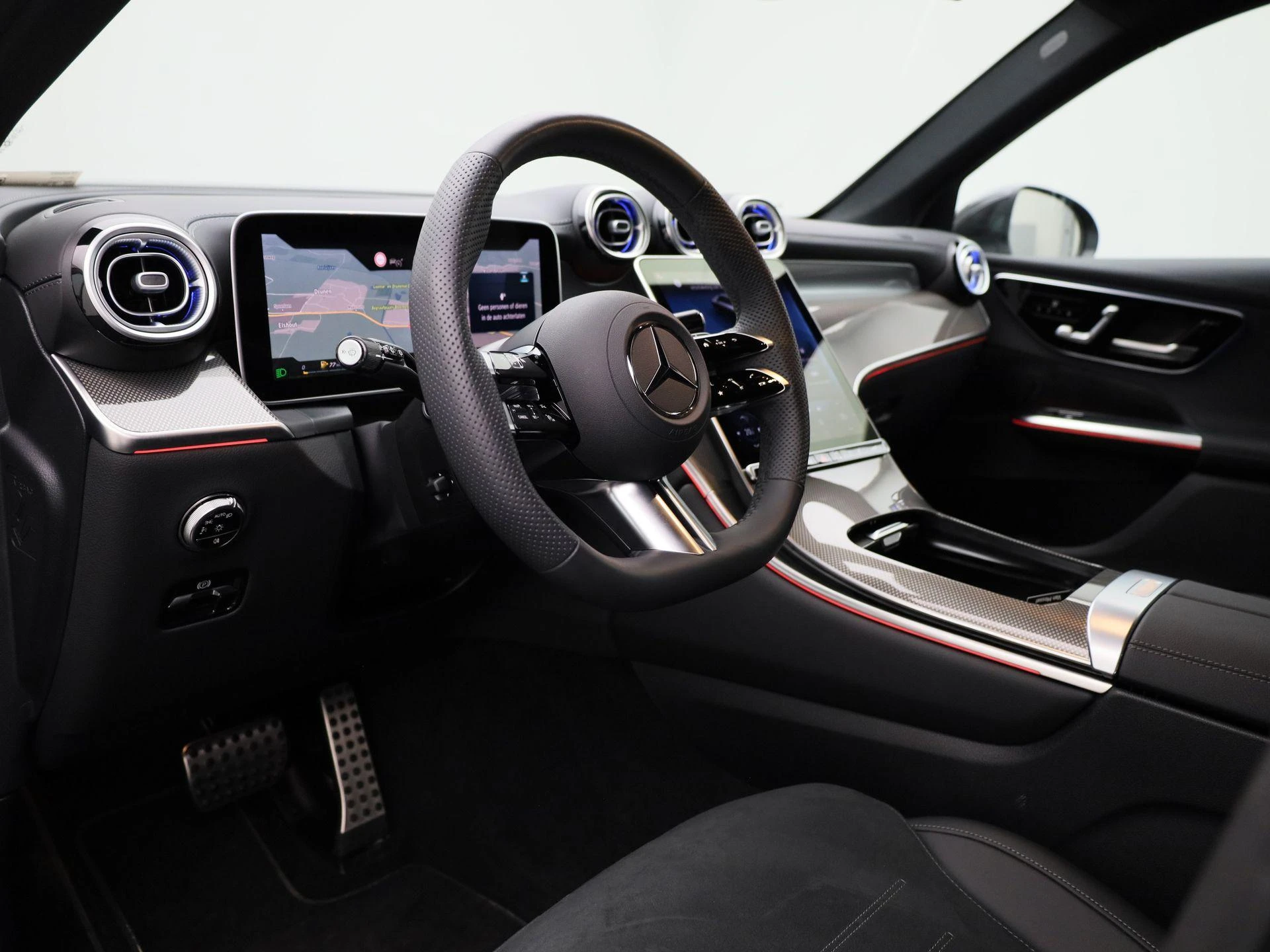 Mercedes-Benz-GLC-image-34