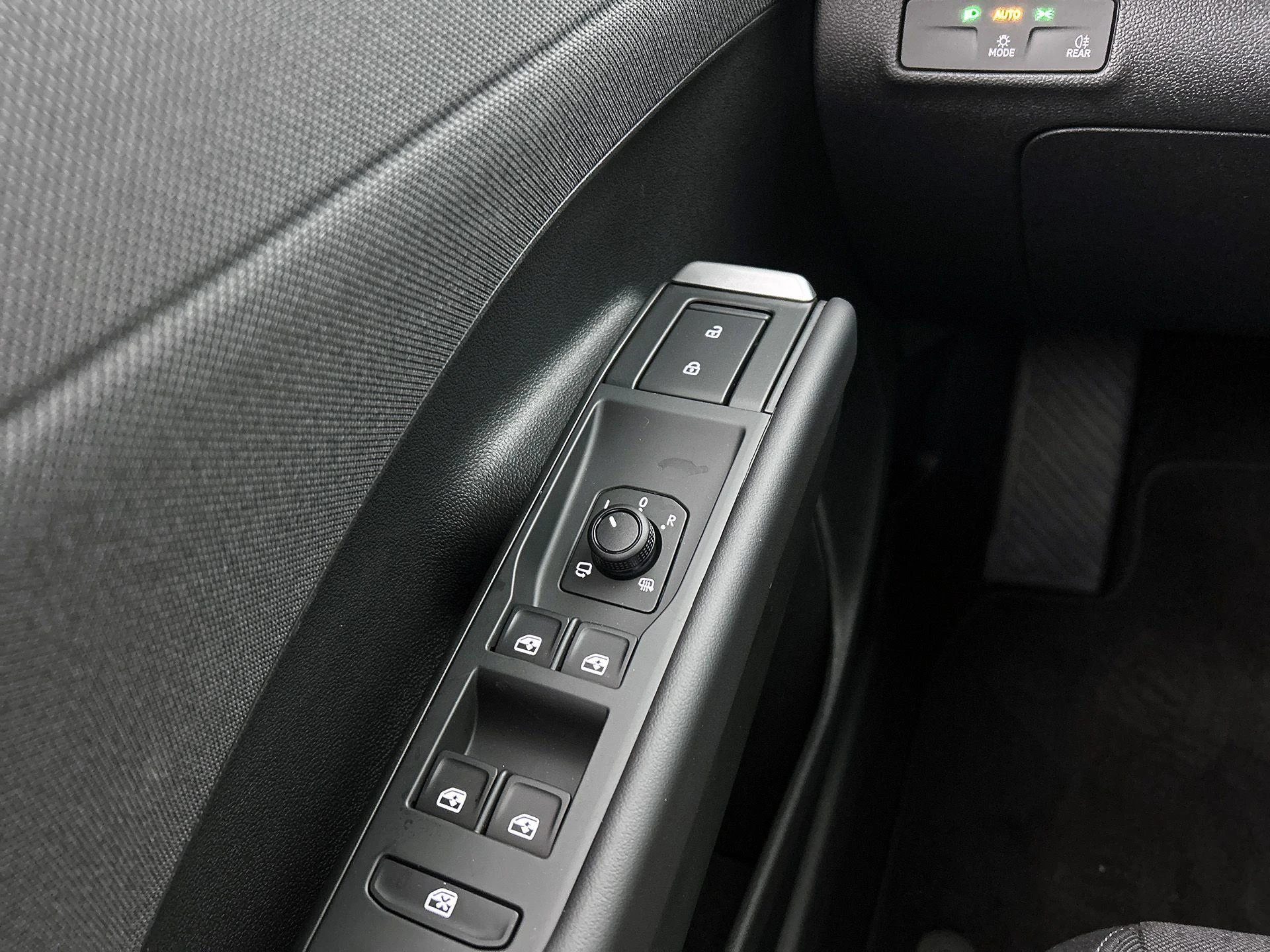 Volkswagen-T-Roc-image-32