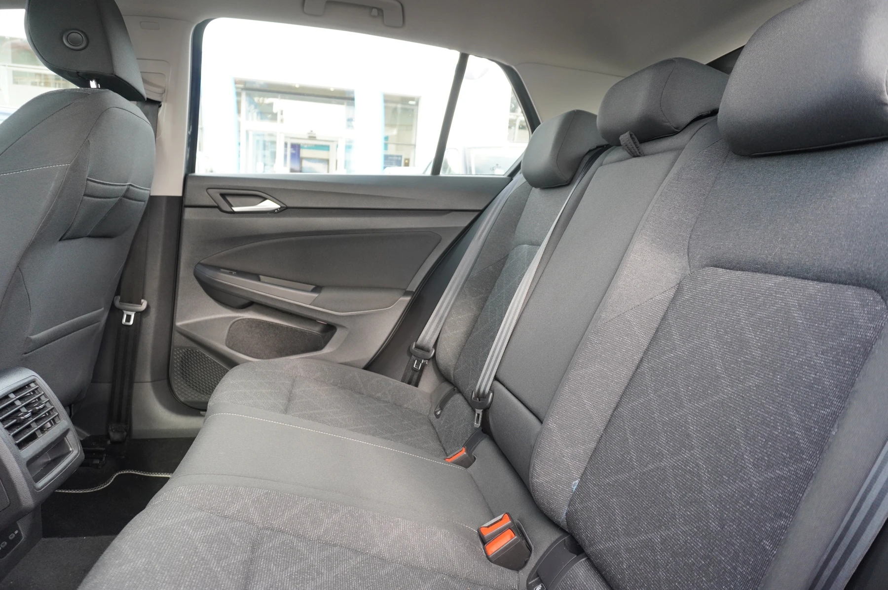 Volkswagen-Golf-image-9