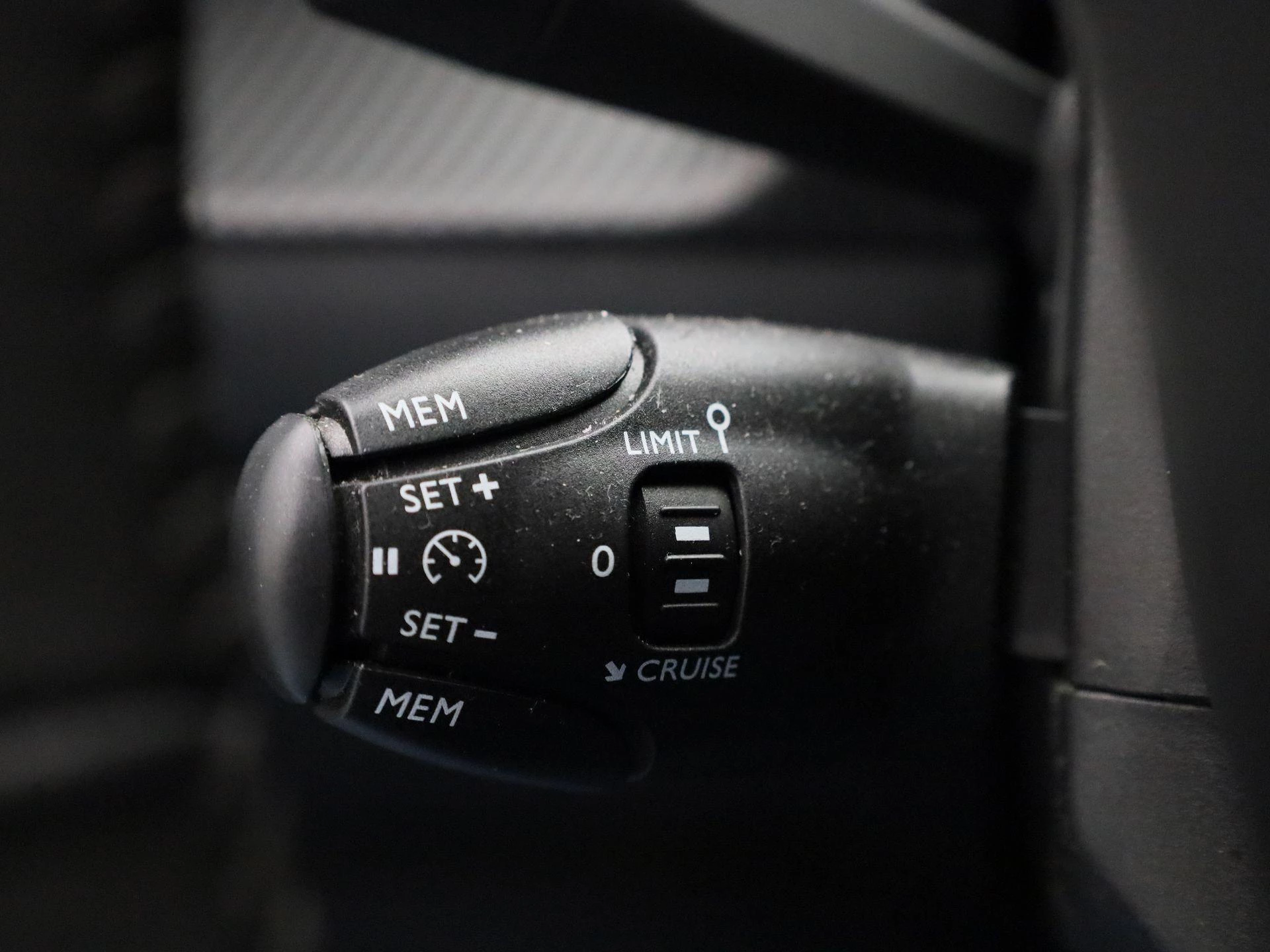Peugeot-208-image-22