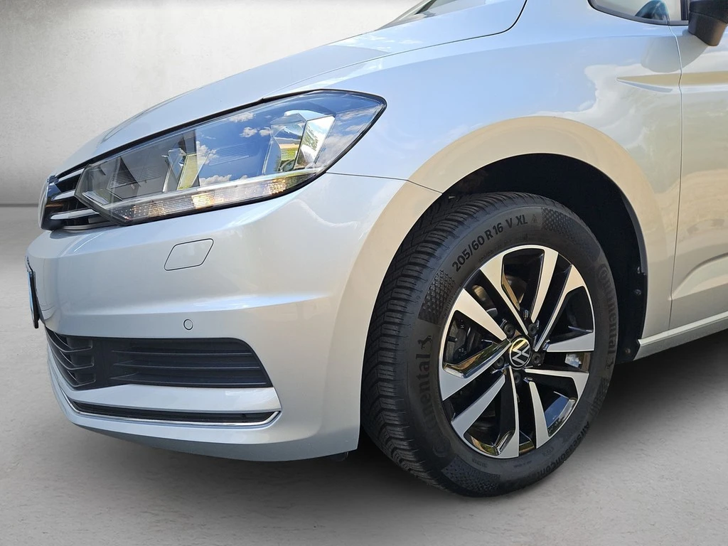 Volkswagen-Touran-image-3