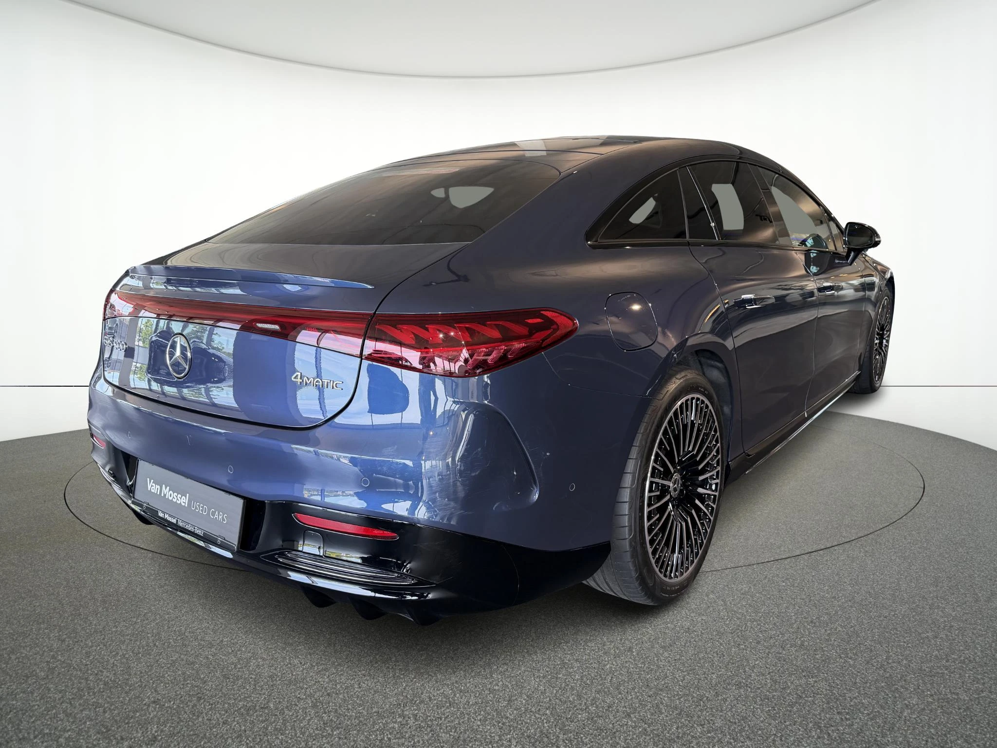 Mercedes-Benz-EQS-image-3