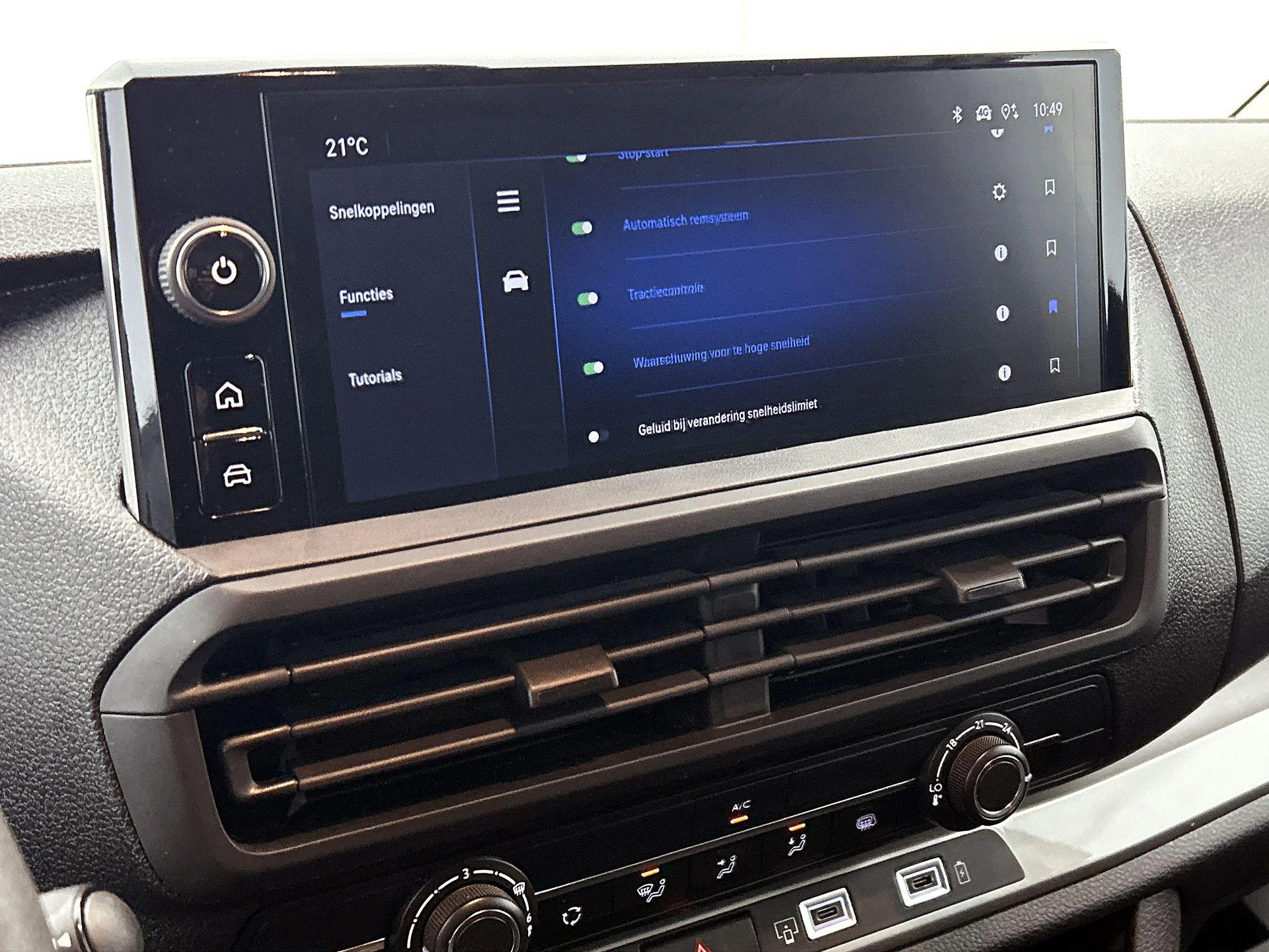 Opel-Vivaro-image-10