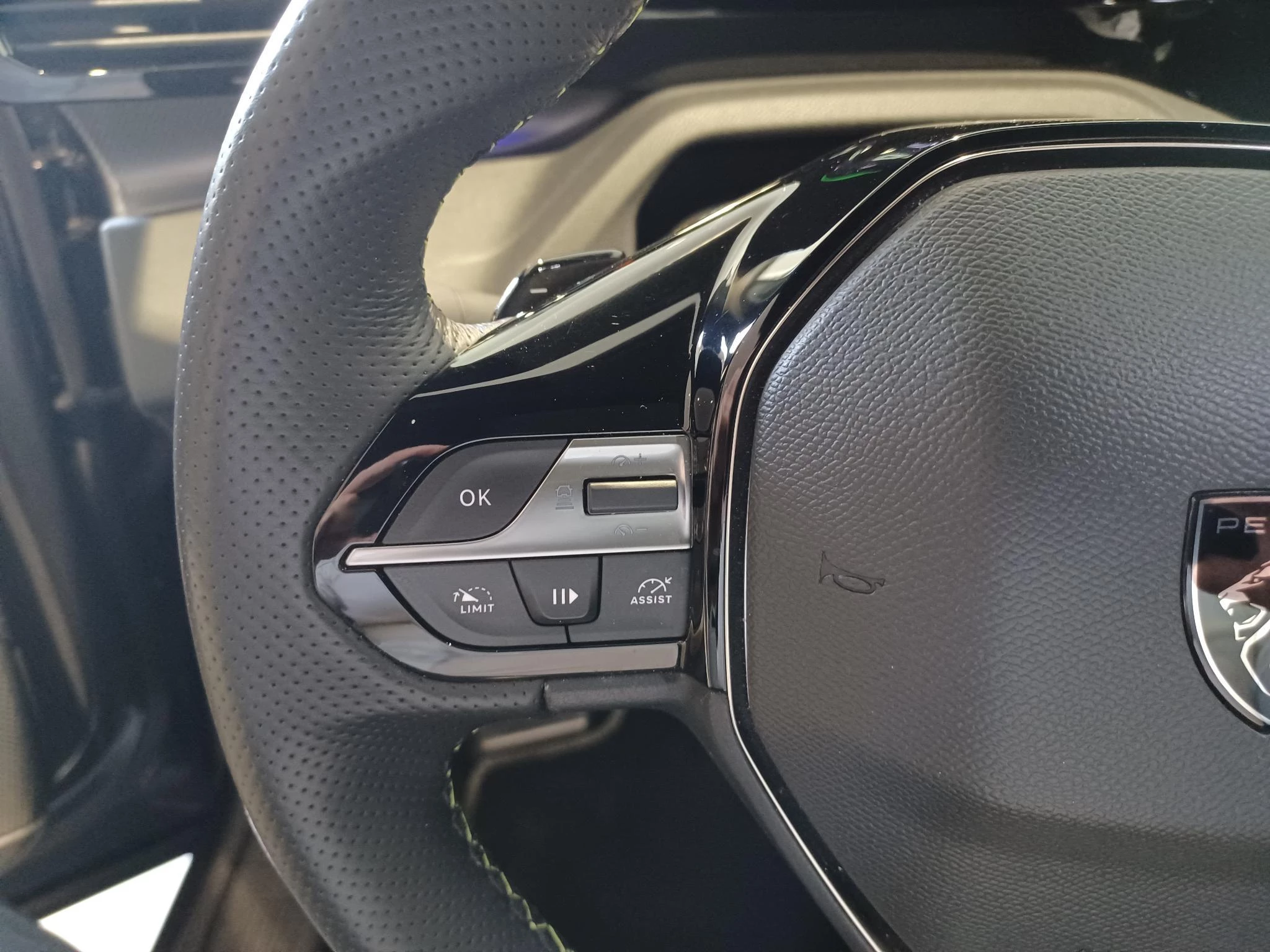 Peugeot-408-image-18