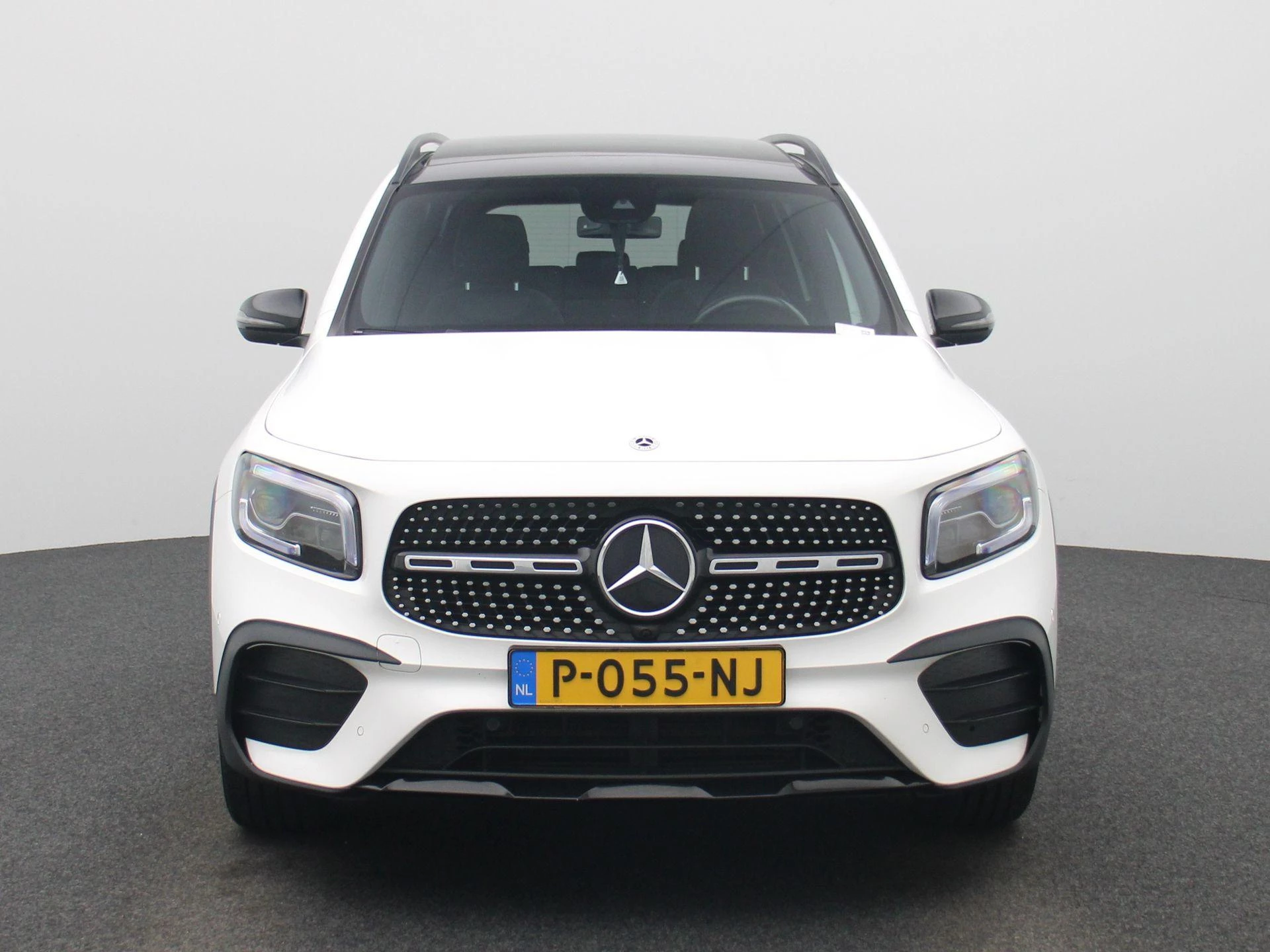 Mercedes-Benz-GLB-image-2