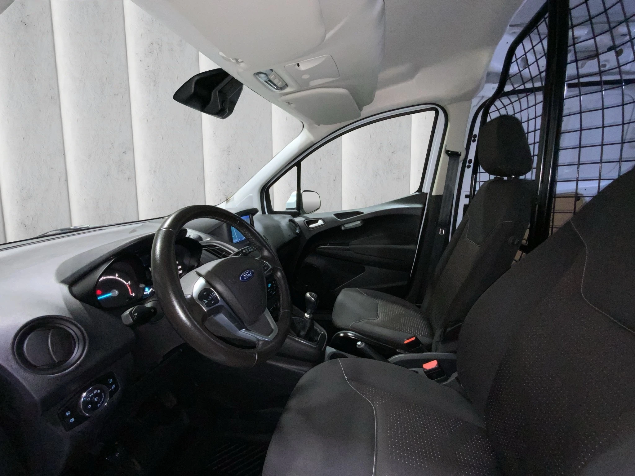 Ford-Transit Courier-image-9