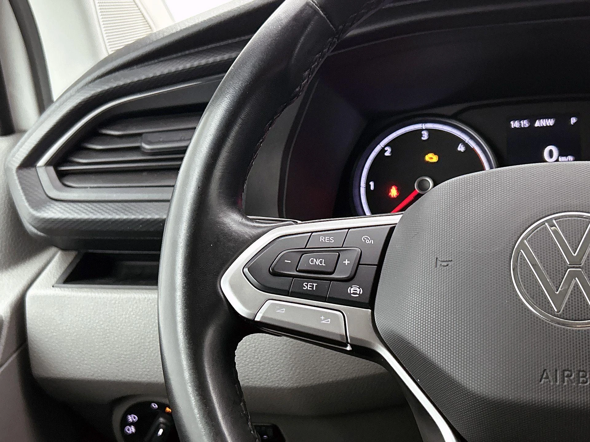 Volkswagen-Transporter-image-5