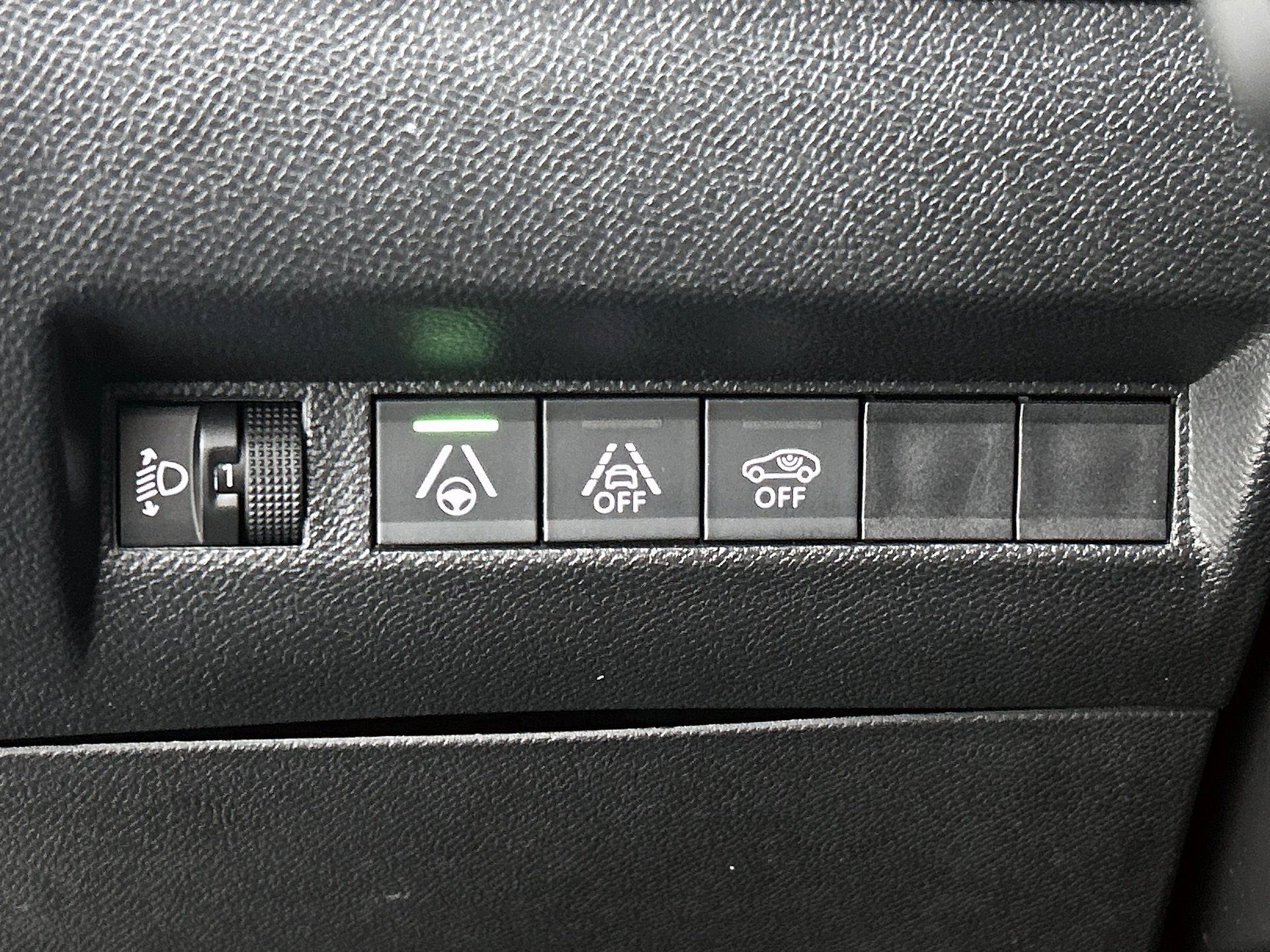 Peugeot-e-2008-image-15