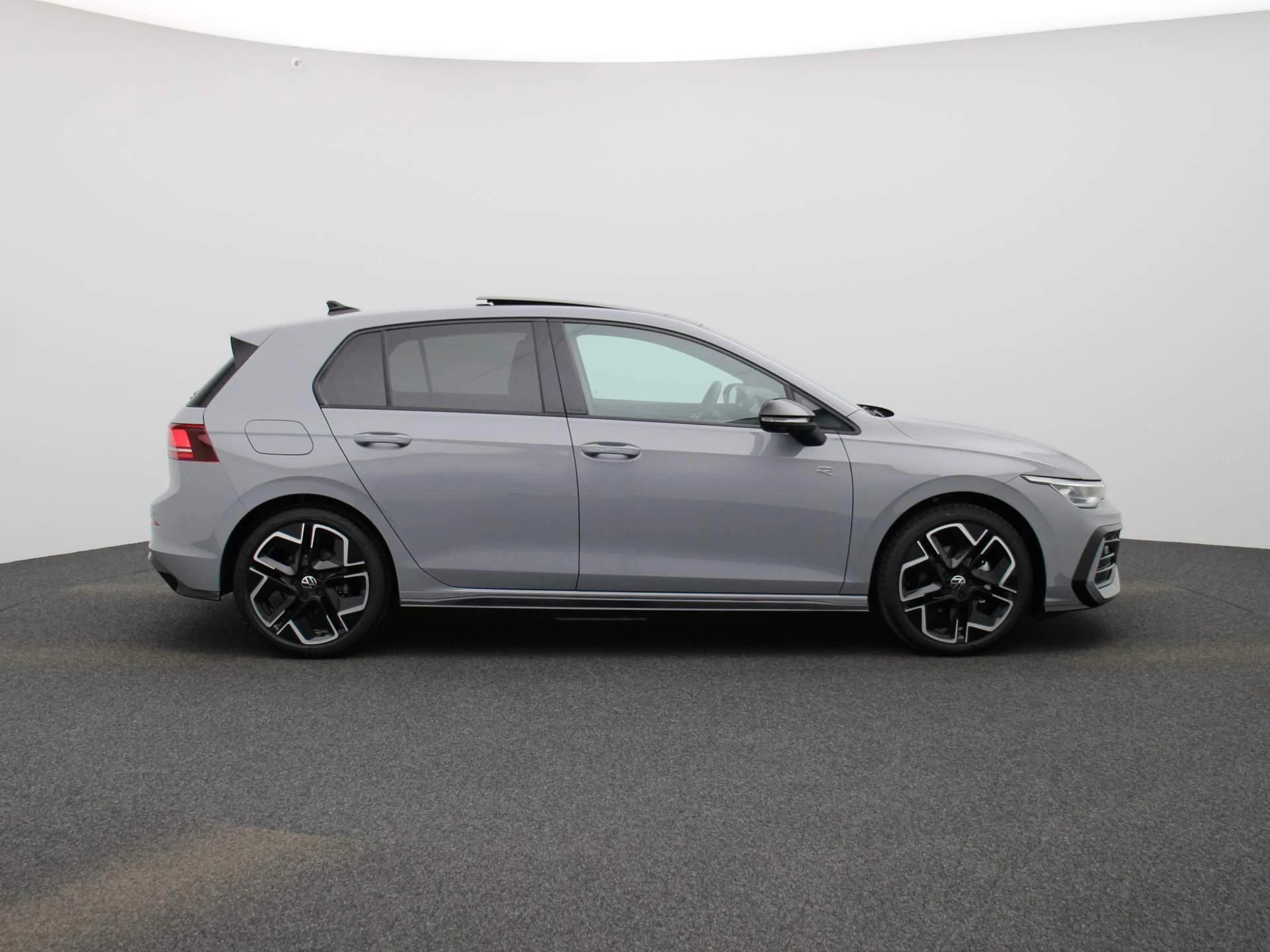 Volkswagen-Golf-image-5