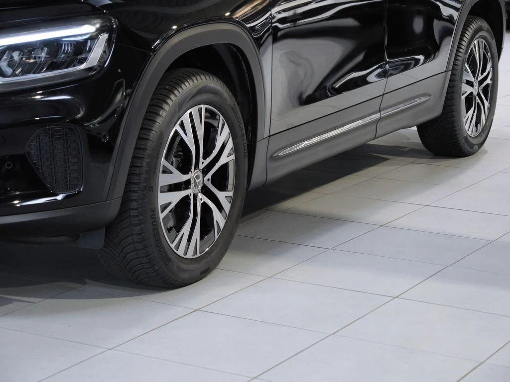 Mercedes-Benz-GLB 200 d-image-6