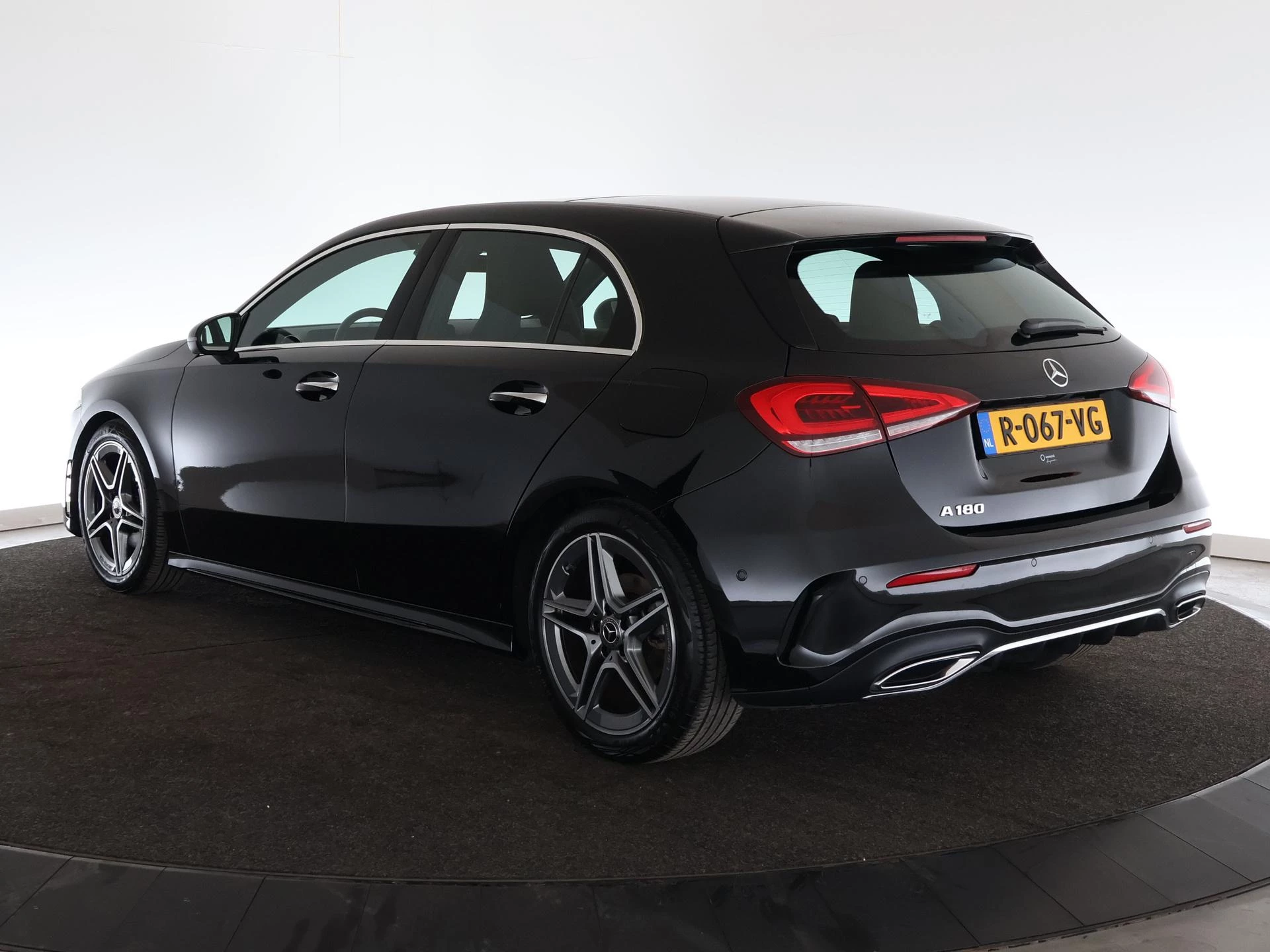 Mercedes-Benz-A-Klasse-image-6