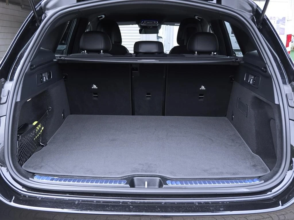Mercedes-Benz-GLC 300 d-image-15