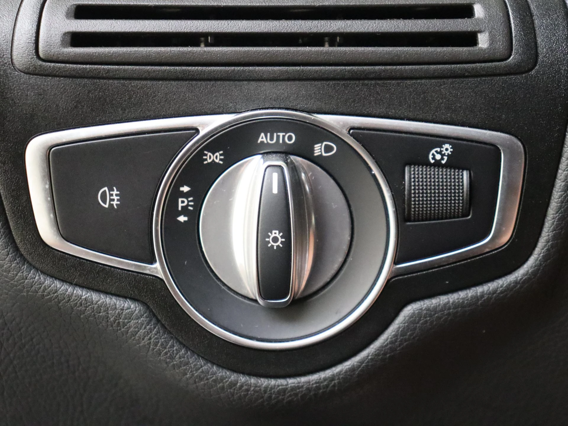 Mercedes-Benz-GLC-image-23