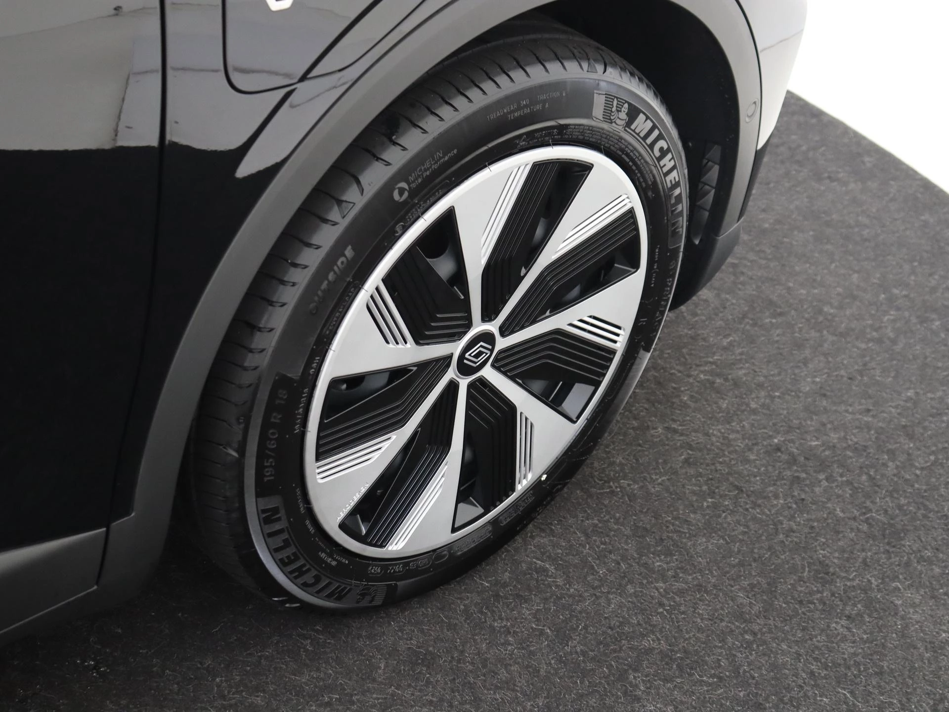 Renault-Megane E-Tech-image-9