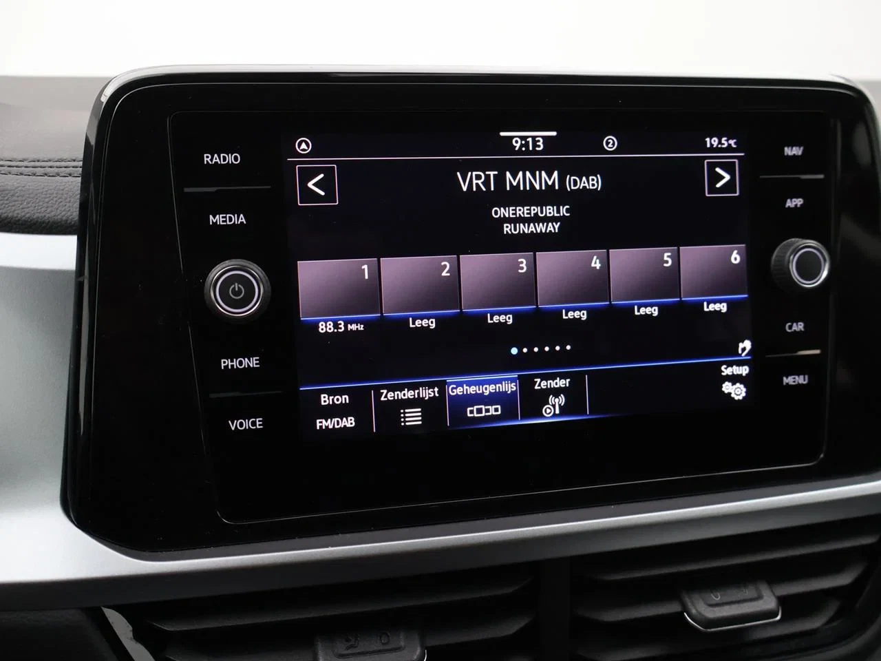 Volkswagen-T-Roc-image-13