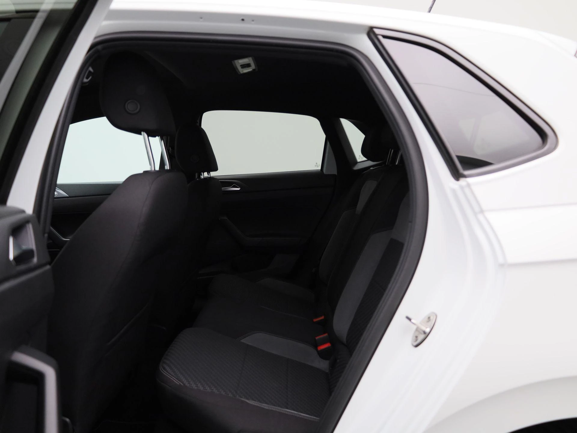 Volkswagen-Polo-image-9