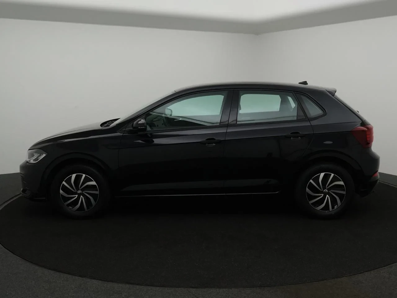 Volkswagen-Polo-image-3