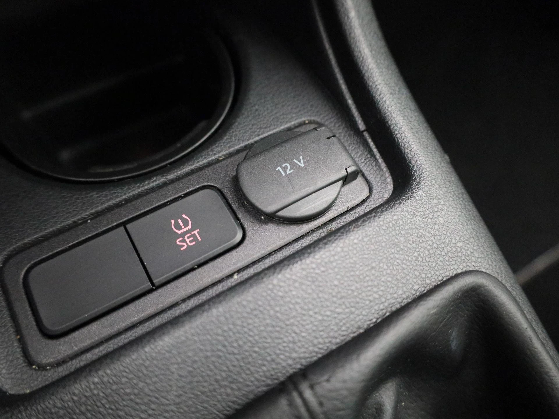 Volkswagen-up!-image-19