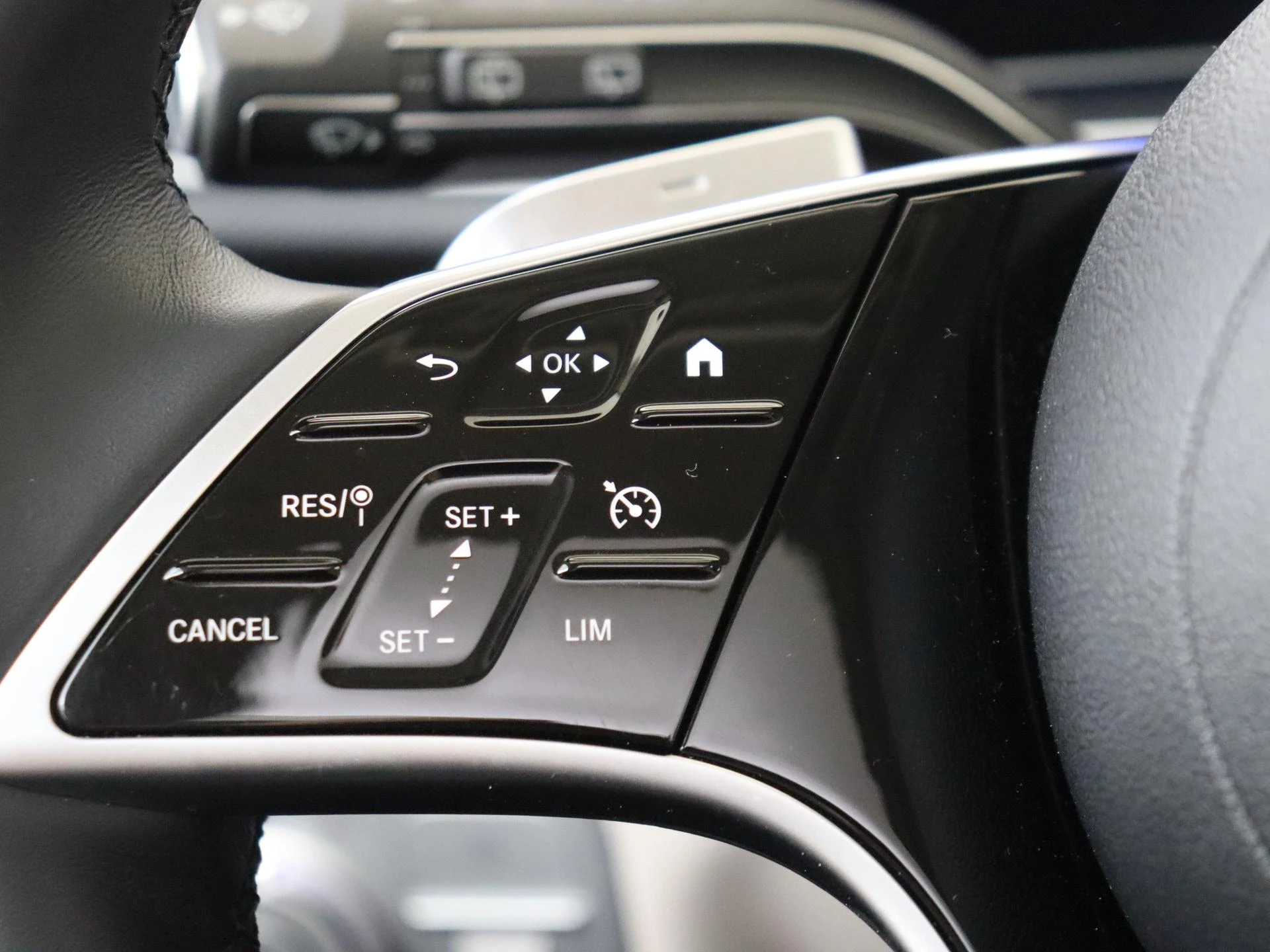 Mercedes-Benz-GLE-image-13