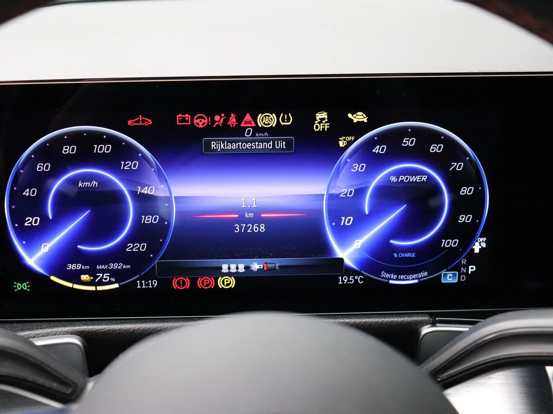 Mercedes-Benz-EQB-image-13