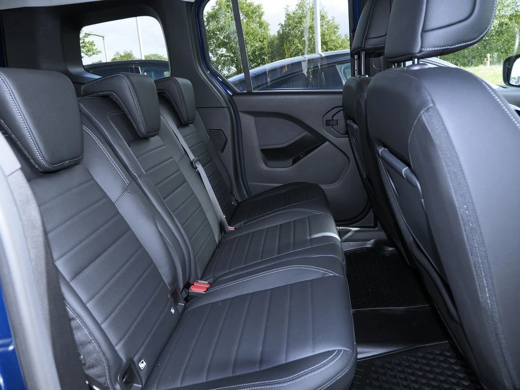 Mercedes-Benz-T-Klasse 180-image-12