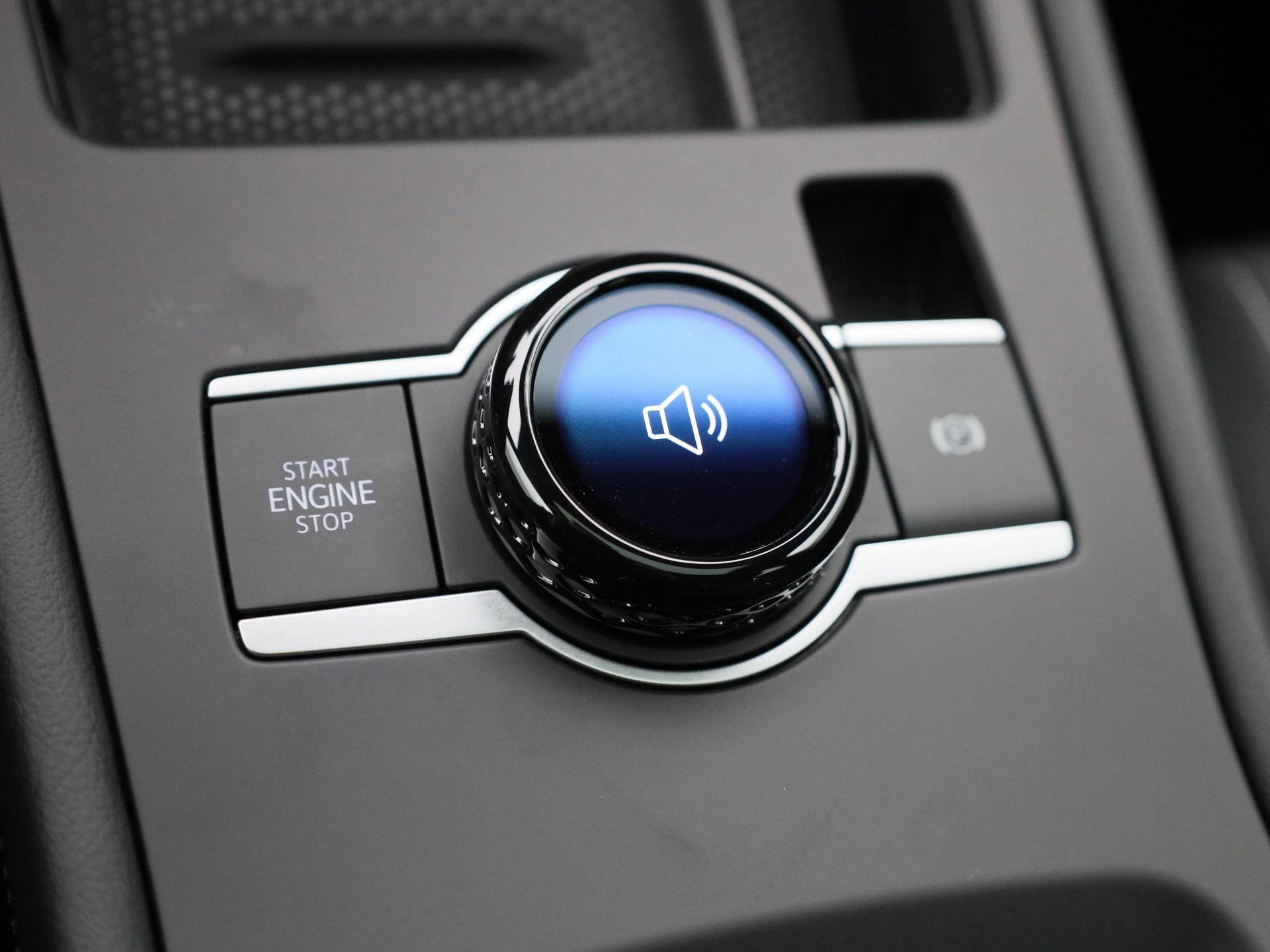 Volkswagen-T-Roc-image-21