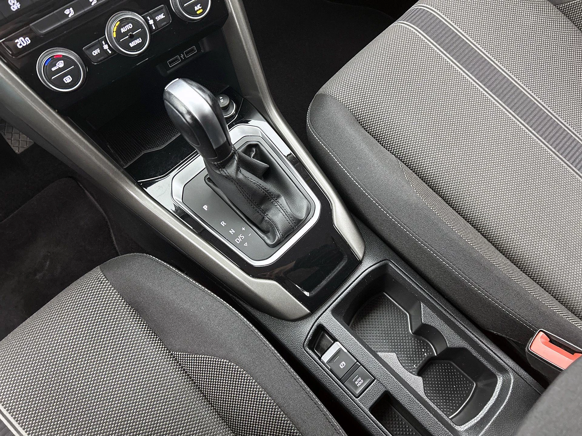 Volkswagen-T-Roc-image-29