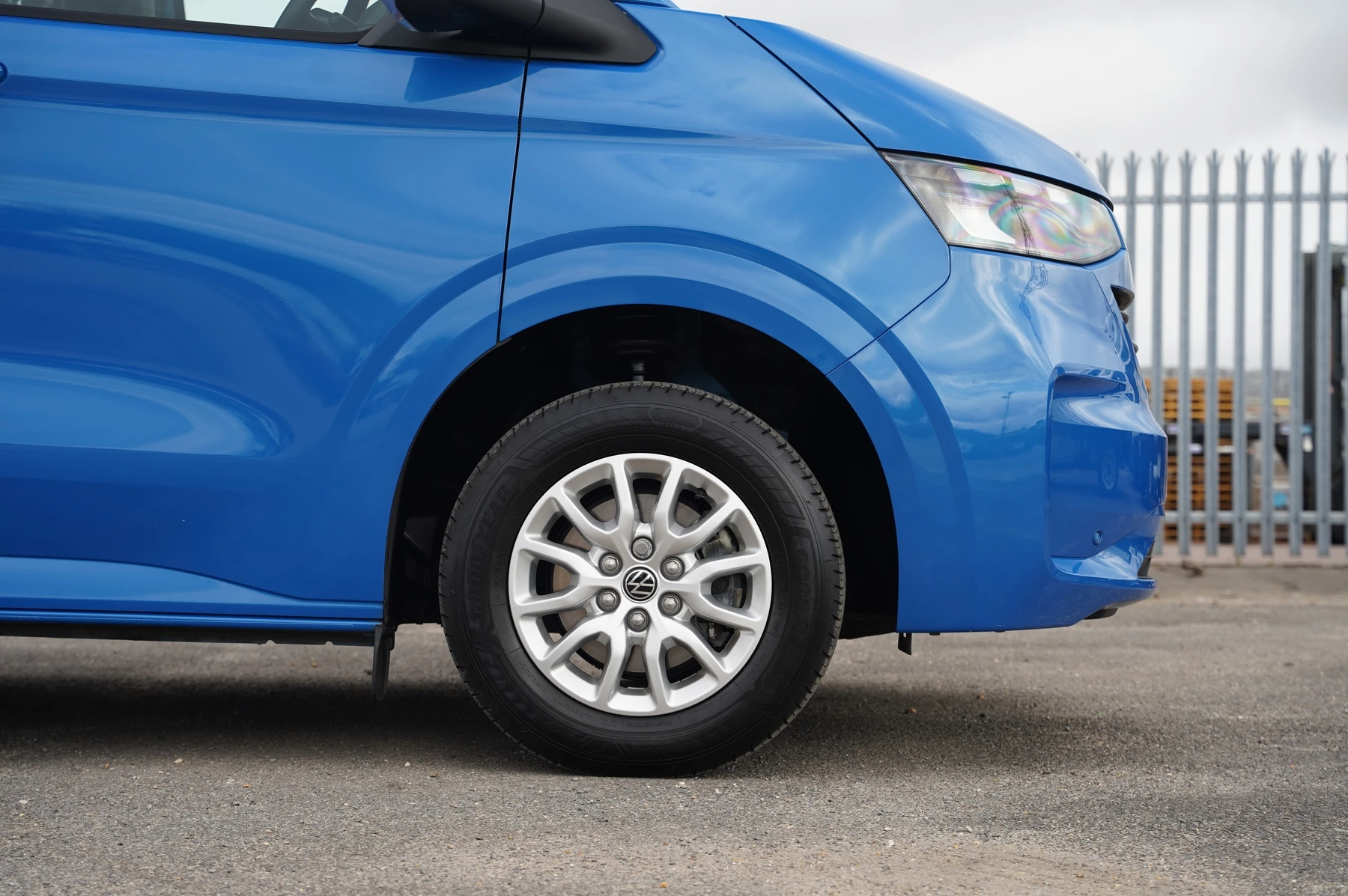 Volkswagen-Transporter-image-32