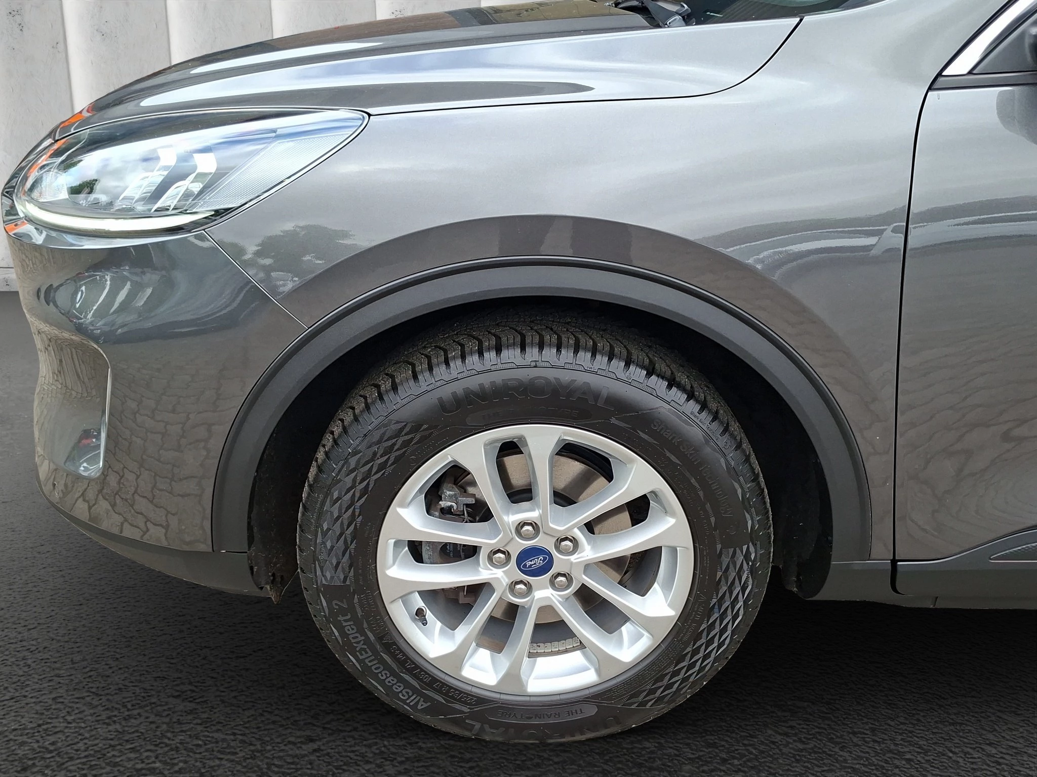 Ford Kuga Titanium 1.5 EB LED | GJR | RFK | SHZ | PDC | LMF | Navi | BT | Klima