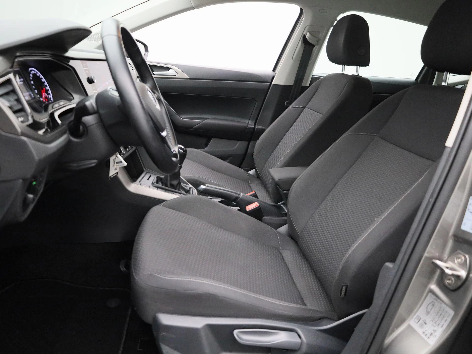 Volkswagen-Polo-image-10