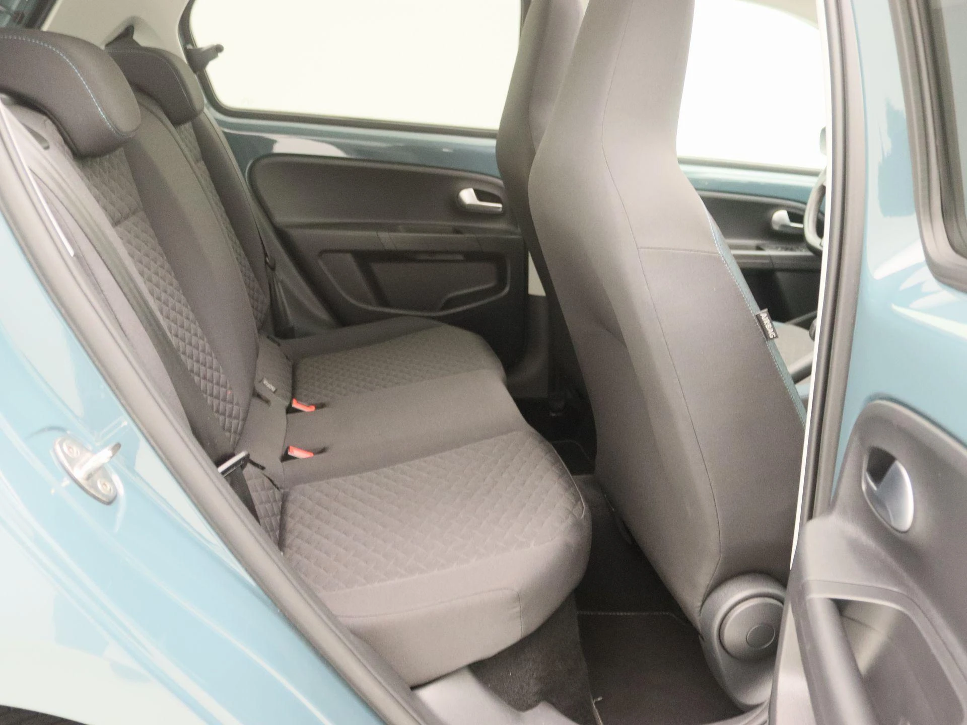 Volkswagen-up!-image-23