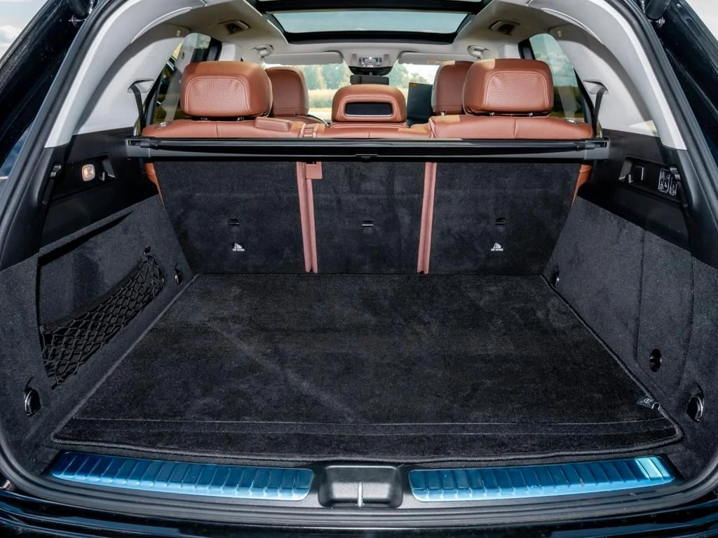 Mercedes-Benz-GLE 300 d-image-15