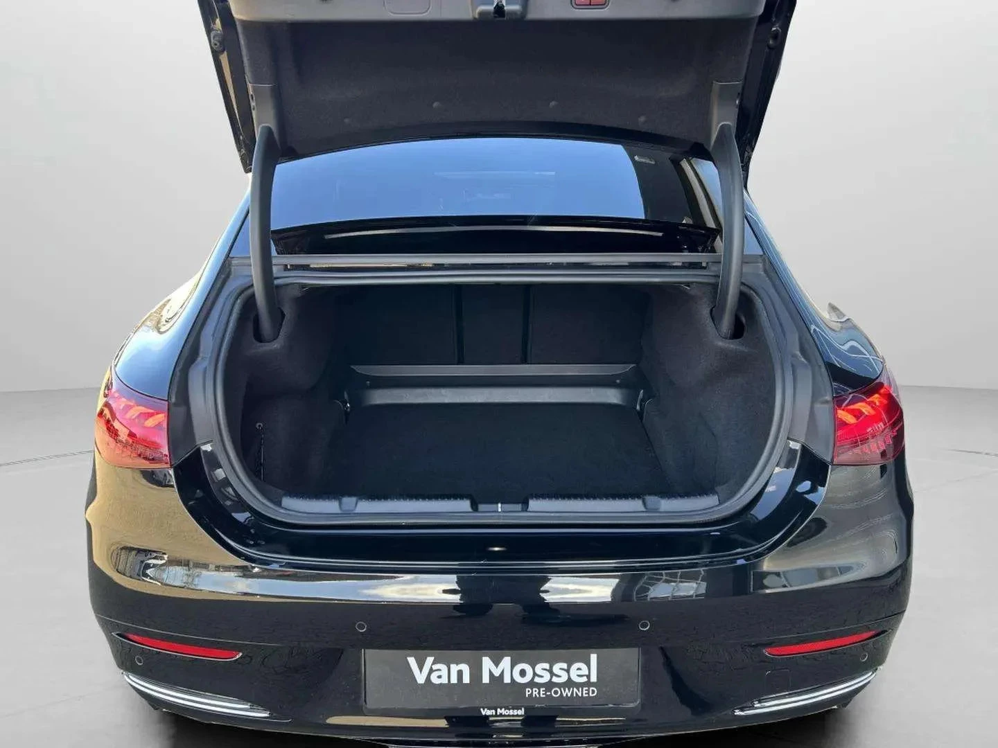 Mercedes-Benz-EQE-image-21