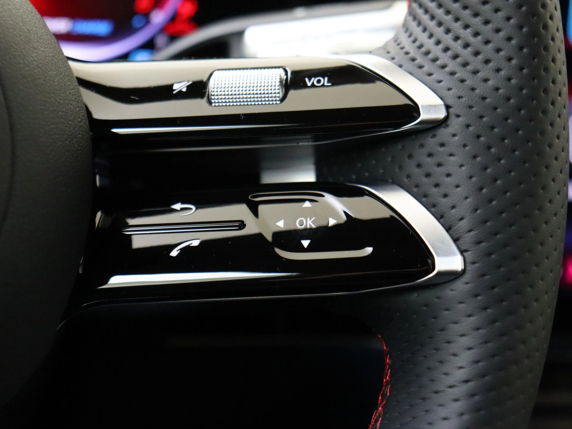 Mercedes-Benz-CLA-image-12