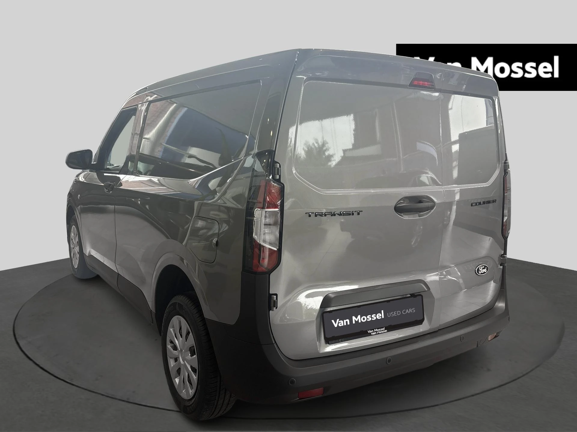 Ford-Transit Courier-image-4