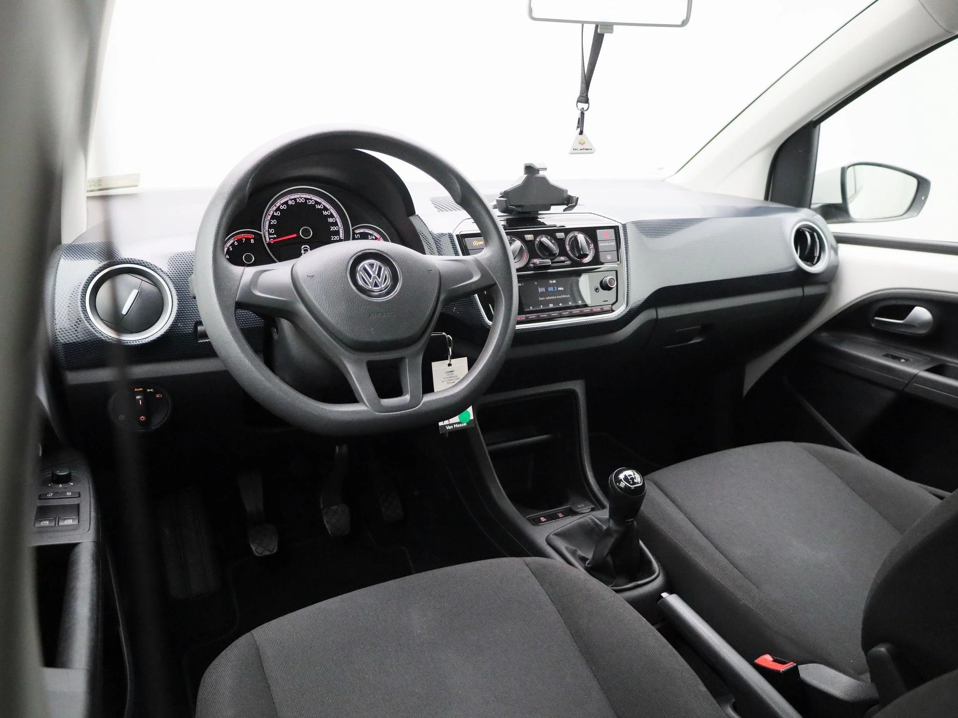Volkswagen-up!-image-6