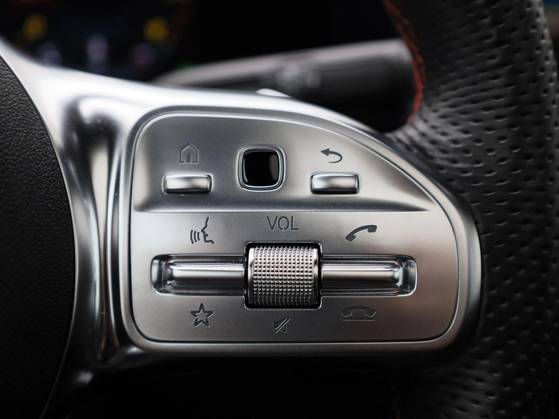 Mercedes-Benz-CLA-image-23