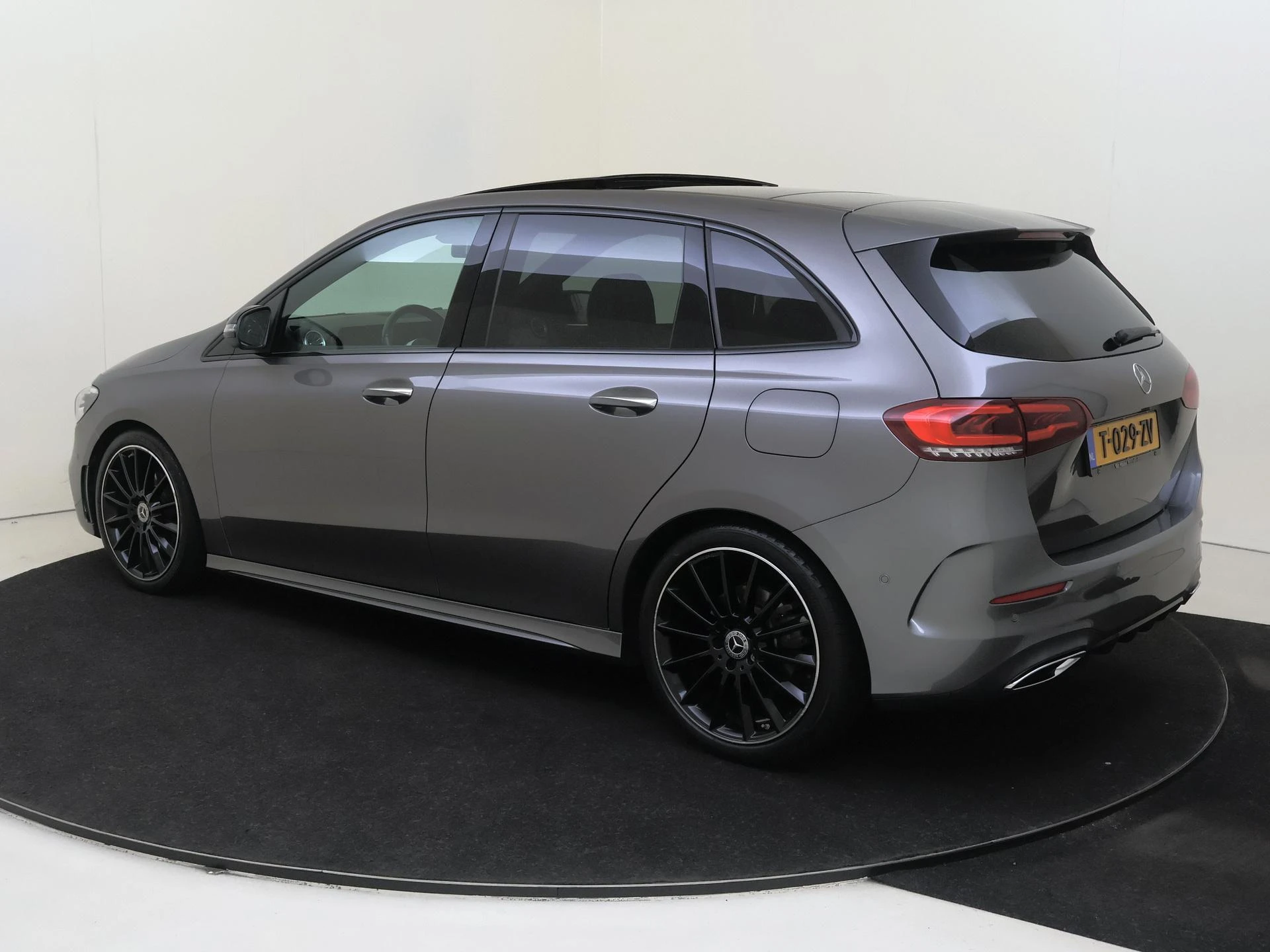 Mercedes-Benz-B-Klasse-image-2