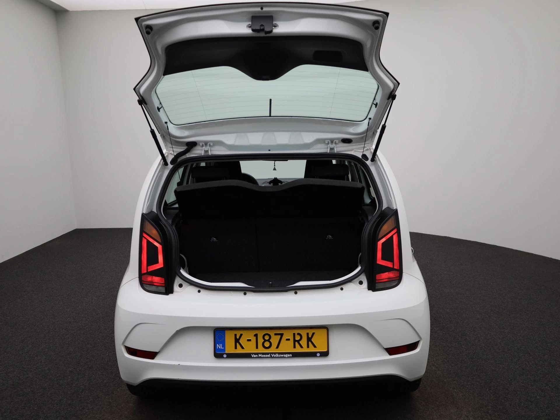 Volkswagen-up!-image-10