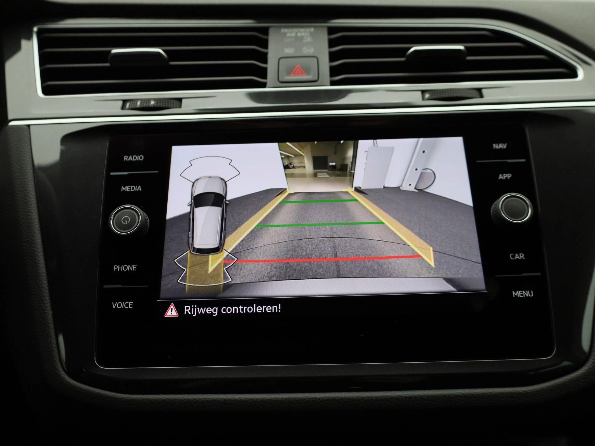 Volkswagen-Tiguan-image-27