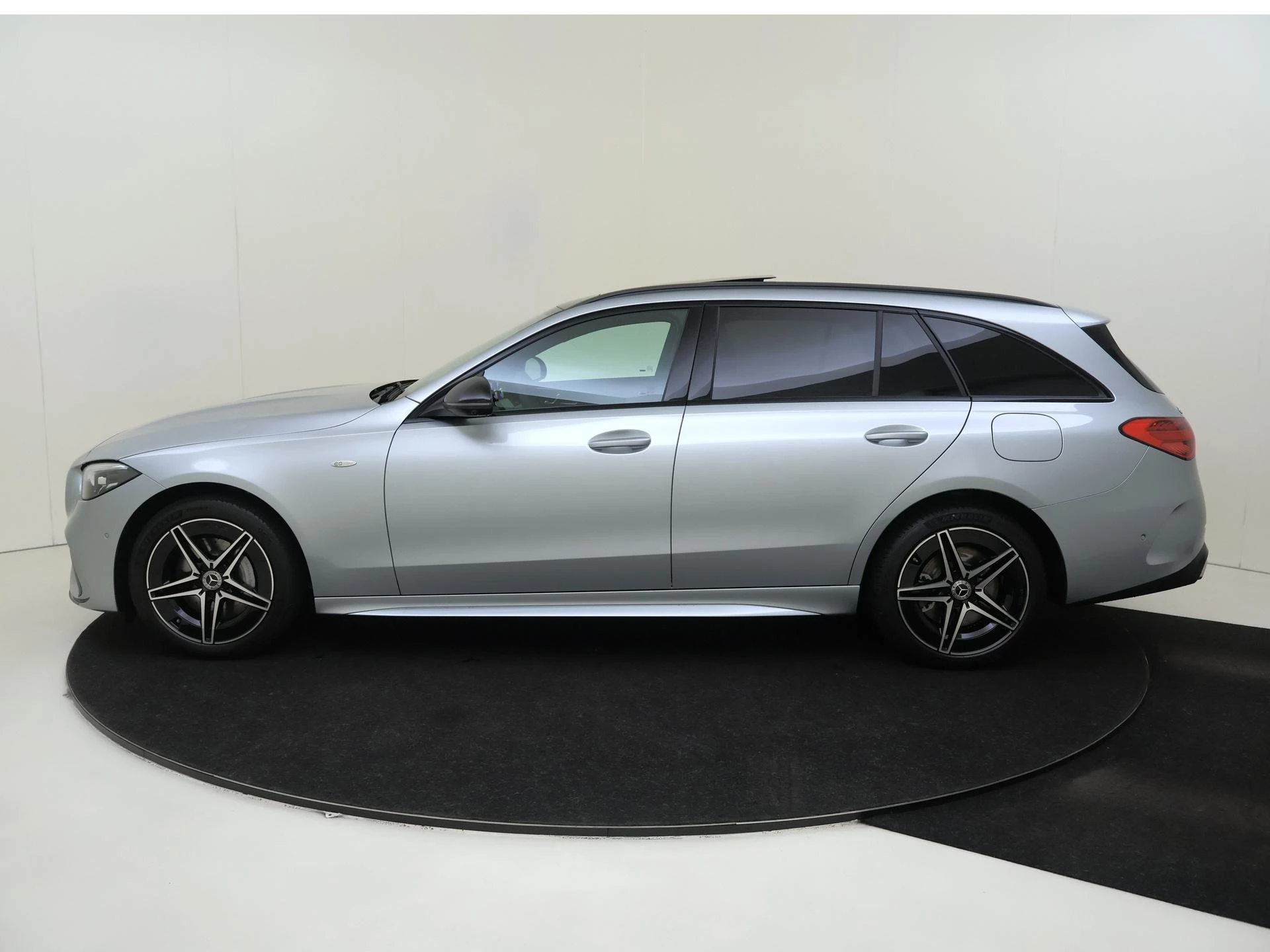 Mercedes-Benz-C-Klasse-image-1