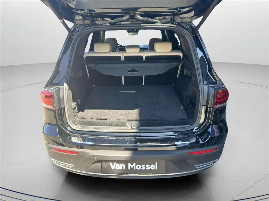Mercedes-Benz-EQB-image-23