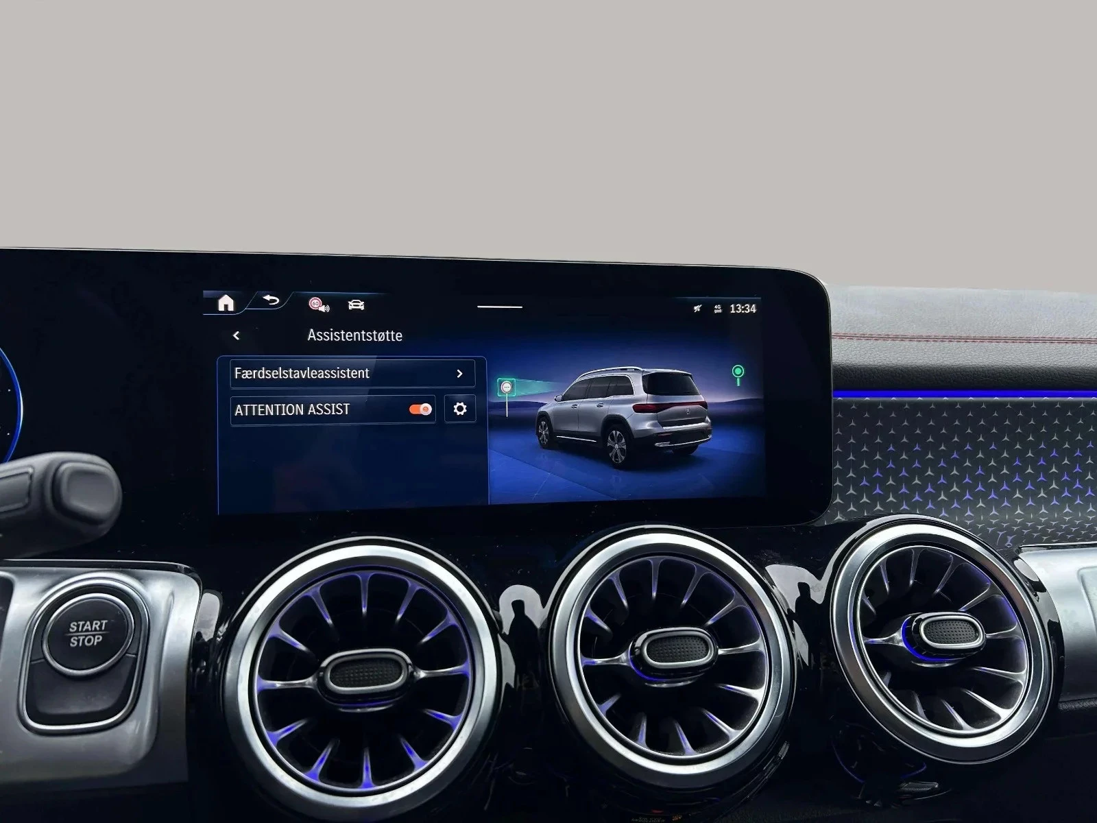 Mercedes-Benz-EQB-image-16