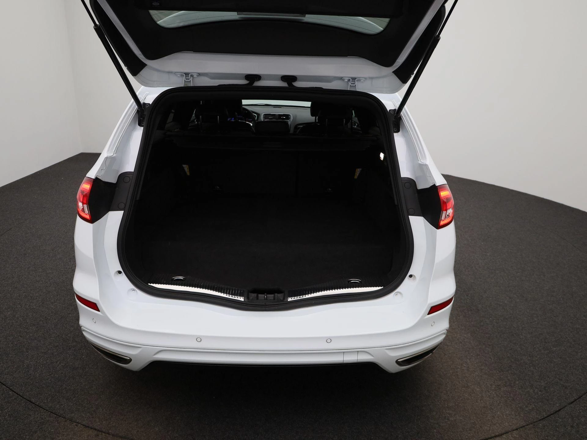 Ford-Mondeo-image-10